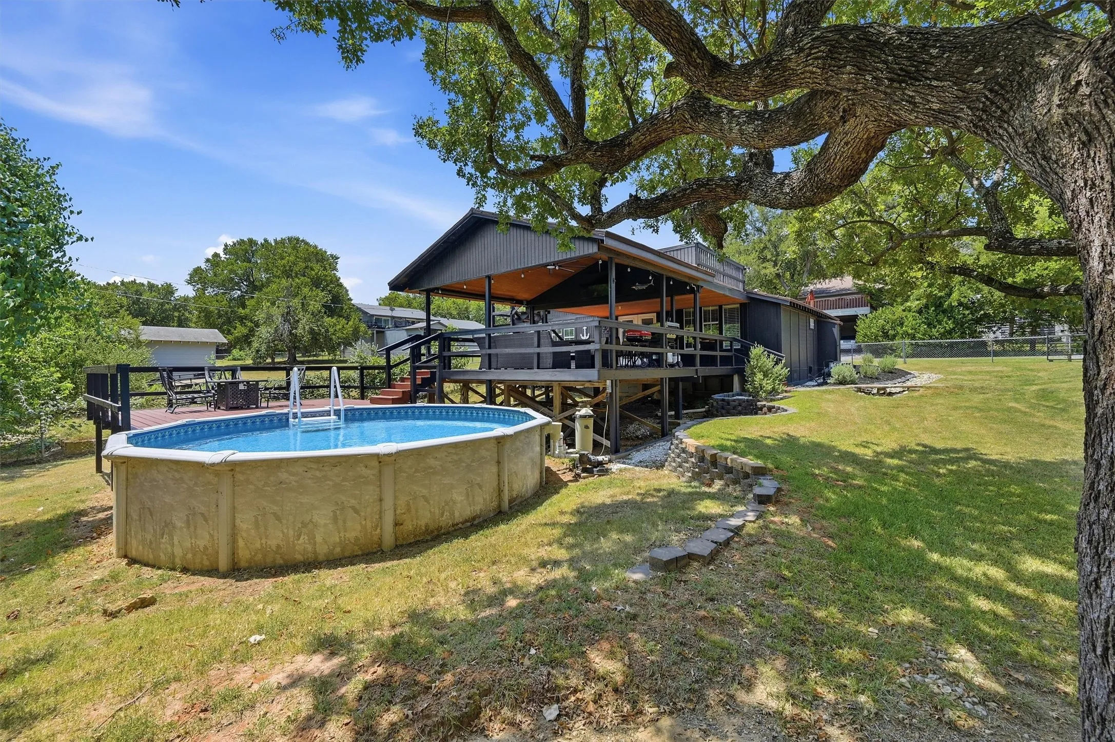 Single Family Residence For Sale in Grayson County , 125 Erin Drive, Pottsboro, Texas 75076, 2 Bedroom, 1 Bathroom, Garage spaces, 1,064 Sqft, built in 1970, mls#21351868, Real Estate Agent in Pottsboro, Homes For Sale in Grayson county, Homes For Sale in Pottsboro, Realtor in Pottsboro Texas, Real Estate Brokerage Independent Realty Texas, Luminita Cordes Realtor