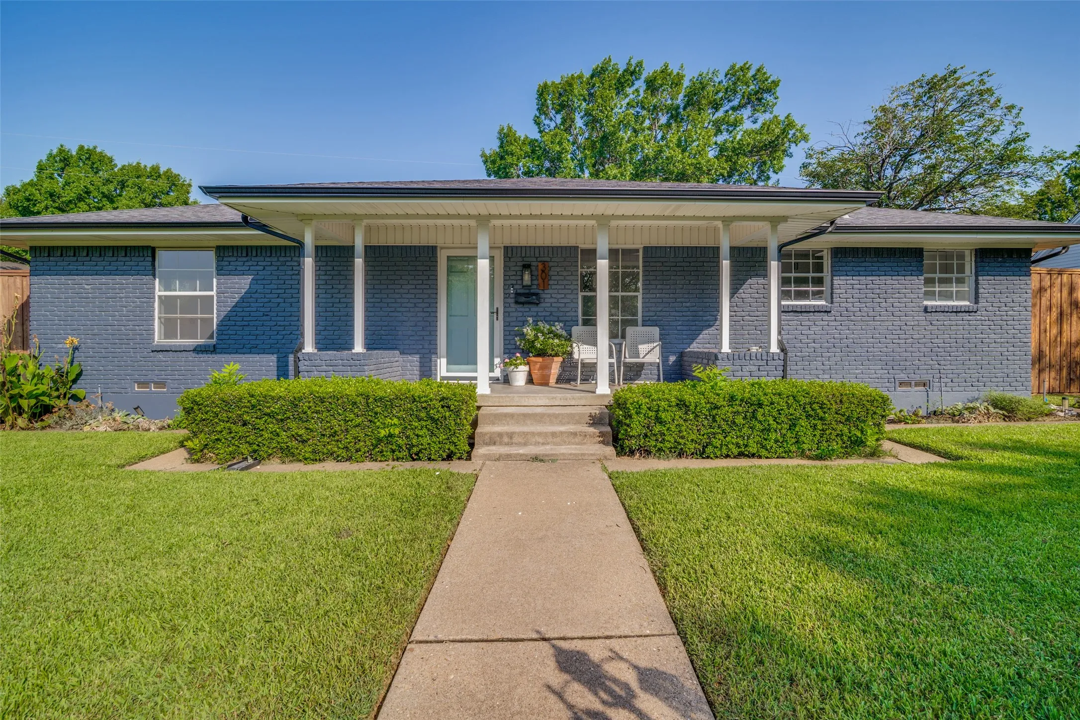 Single Family Residence For Sale in Rockwall County , 301 Valley Drive, Rockwall, Texas 75087, 2 Bedroom, 2 Bathroom, 2 Garage spaces, 1,316 Sqft, built in 1985, mls#21352141, Real Estate Agent in Rockwall, Homes For Sale in Rockwall county, Homes For Sale in Rockwall, Realtor in Rockwall Texas, Real Estate Brokerage Independent Realty Texas, Luminita Cordes Realtor