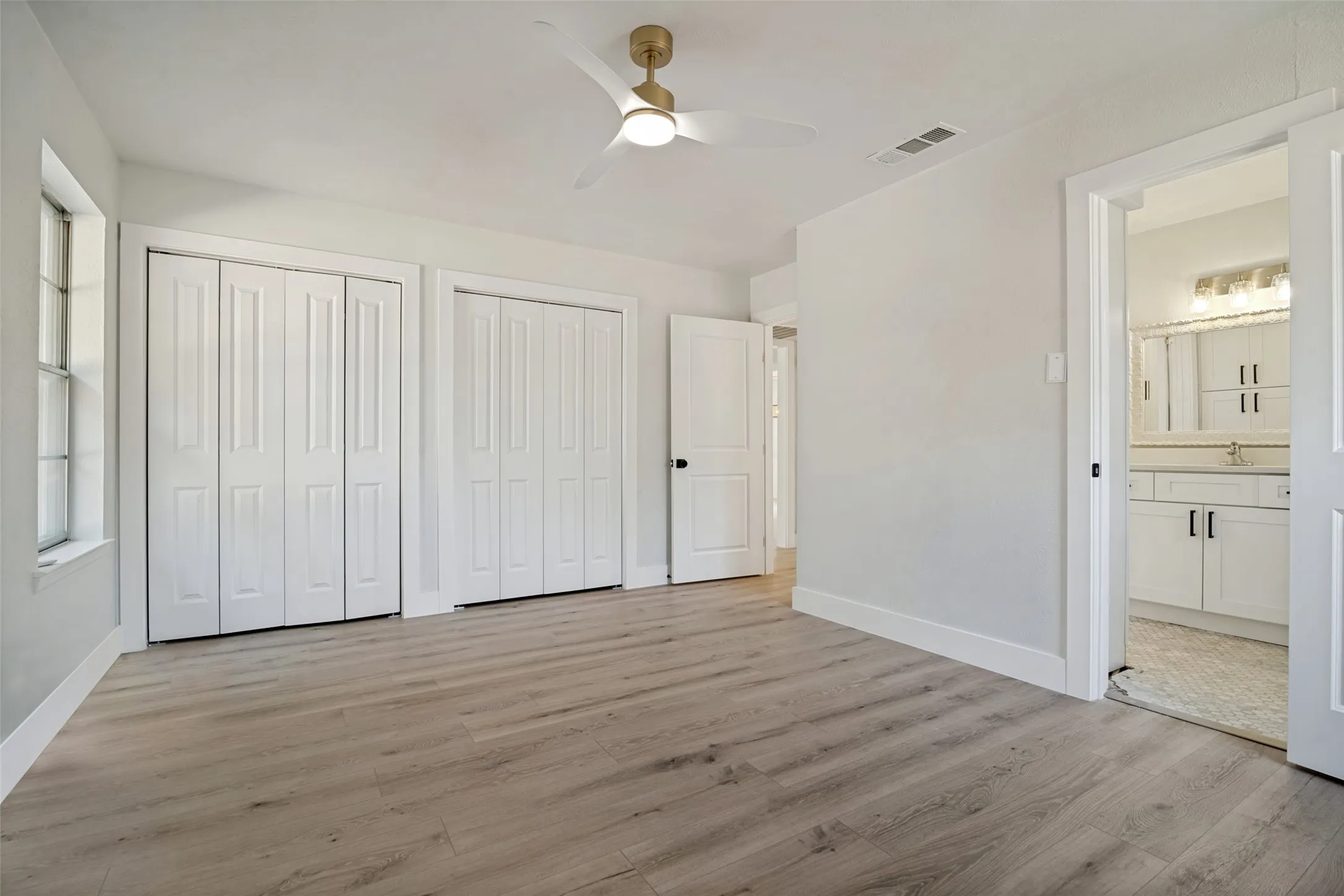 Single Family Residence For Sale in Rockwall County , 301 Valley Drive, Rockwall, Texas 75087, 2 Bedroom, 2 Bathroom, 2 Garage spaces, 1,316 Sqft, built in 1985, mls#21352141, Real Estate Agent in Rockwall, Homes For Sale in Rockwall county, Homes For Sale in Rockwall, Realtor in Rockwall Texas, Real Estate Brokerage Independent Realty Texas, Luminita Cordes Realtor