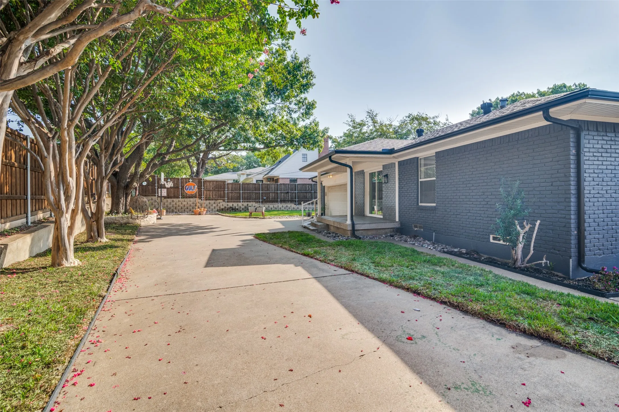 Single Family Residence For Sale in Rockwall County , 301 Valley Drive, Rockwall, Texas 75087, 2 Bedroom, 2 Bathroom, 2 Garage spaces, 1,316 Sqft, built in 1985, mls#21352141, Real Estate Agent in Rockwall, Homes For Sale in Rockwall county, Homes For Sale in Rockwall, Realtor in Rockwall Texas, Real Estate Brokerage Independent Realty Texas, Luminita Cordes Realtor