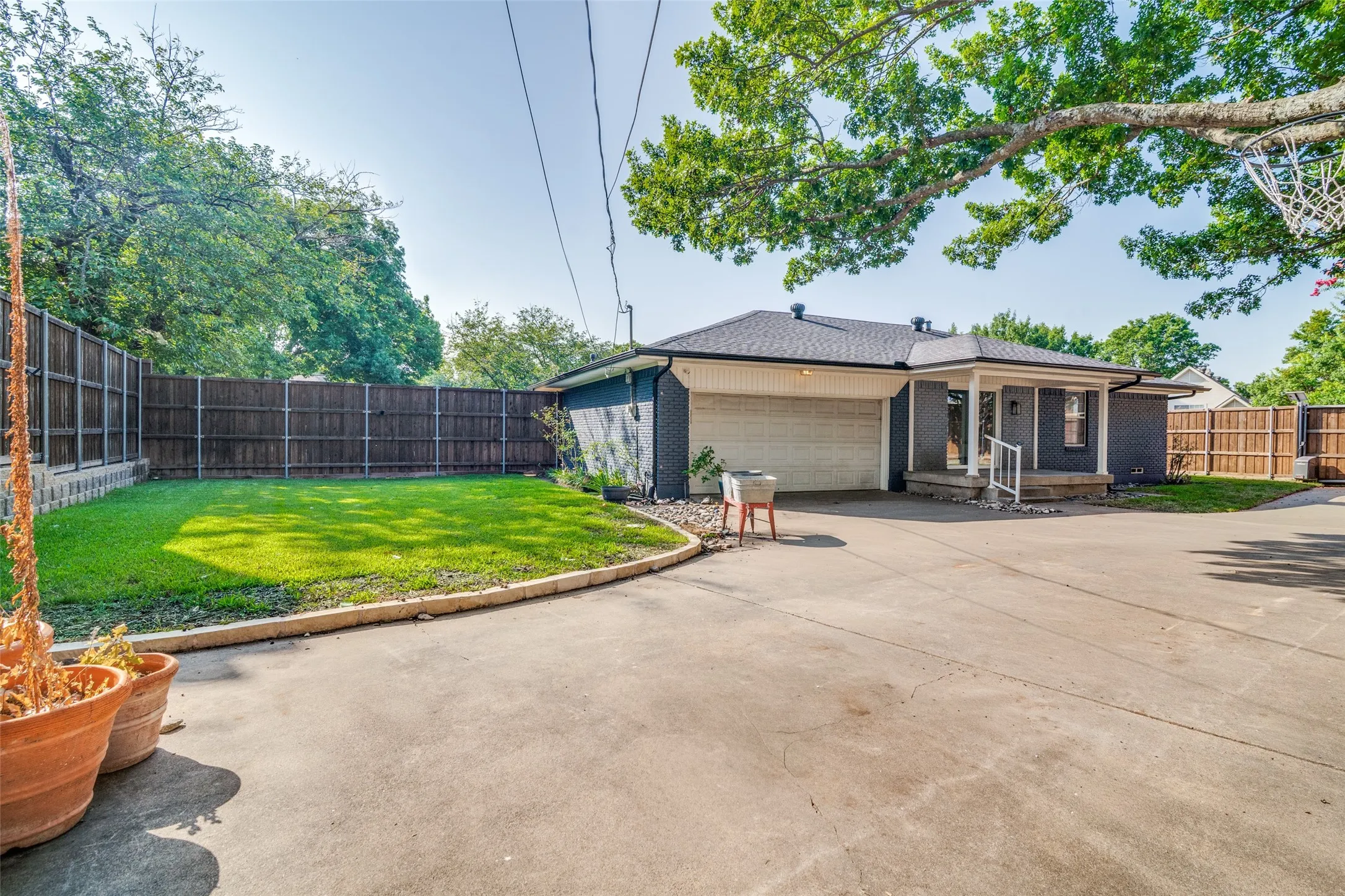 Single Family Residence For Sale in Rockwall County , 301 Valley Drive, Rockwall, Texas 75087, 2 Bedroom, 2 Bathroom, 2 Garage spaces, 1,316 Sqft, built in 1985, mls#21352141, Real Estate Agent in Rockwall, Homes For Sale in Rockwall county, Homes For Sale in Rockwall, Realtor in Rockwall Texas, Real Estate Brokerage Independent Realty Texas, Luminita Cordes Realtor