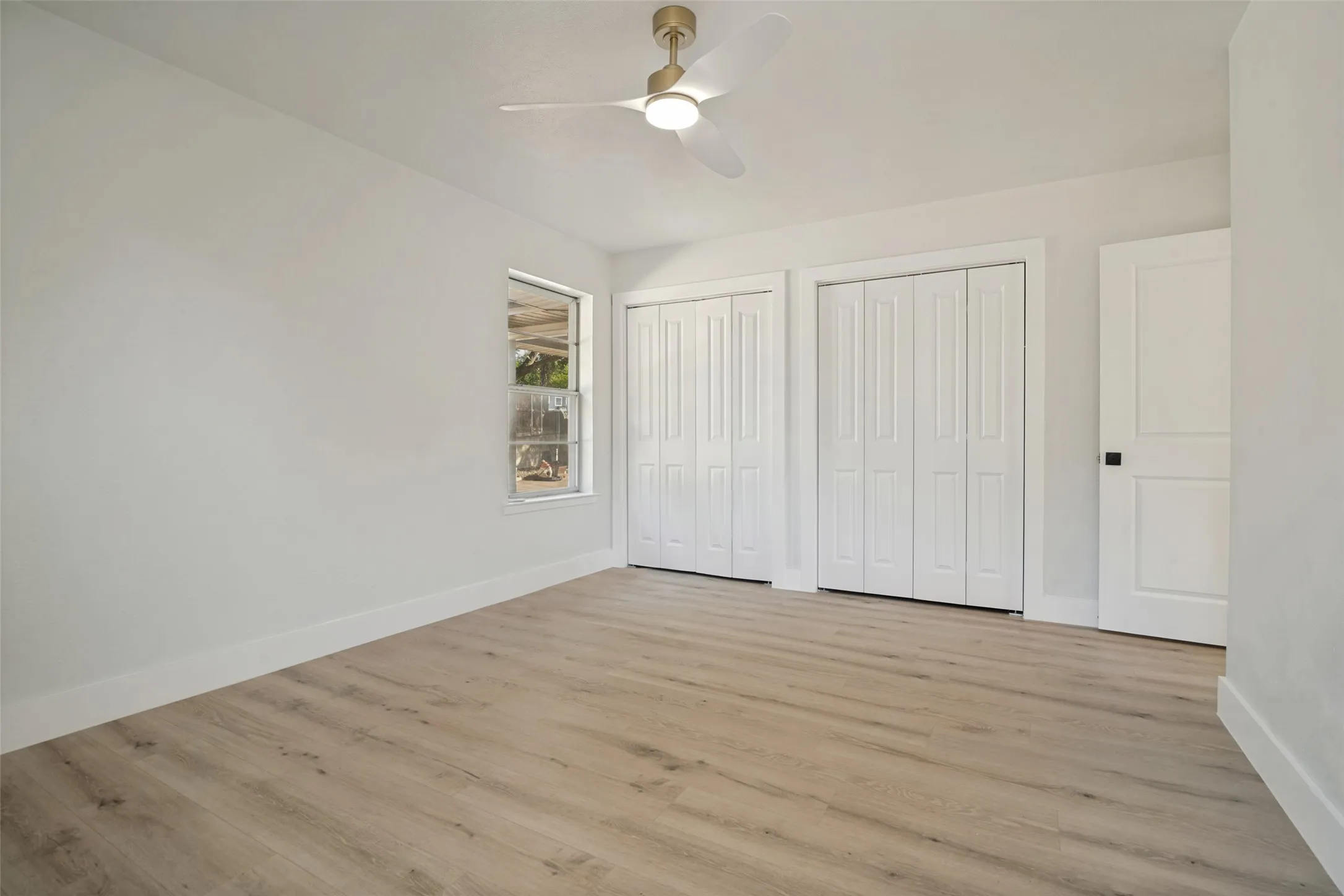 Single Family Residence For Sale in Rockwall County , 301 Valley Drive, Rockwall, Texas 75087, 2 Bedroom, 2 Bathroom, 2 Garage spaces, 1,316 Sqft, built in 1985, mls#21352141, Real Estate Agent in Rockwall, Homes For Sale in Rockwall county, Homes For Sale in Rockwall, Realtor in Rockwall Texas, Real Estate Brokerage Independent Realty Texas, Luminita Cordes Realtor