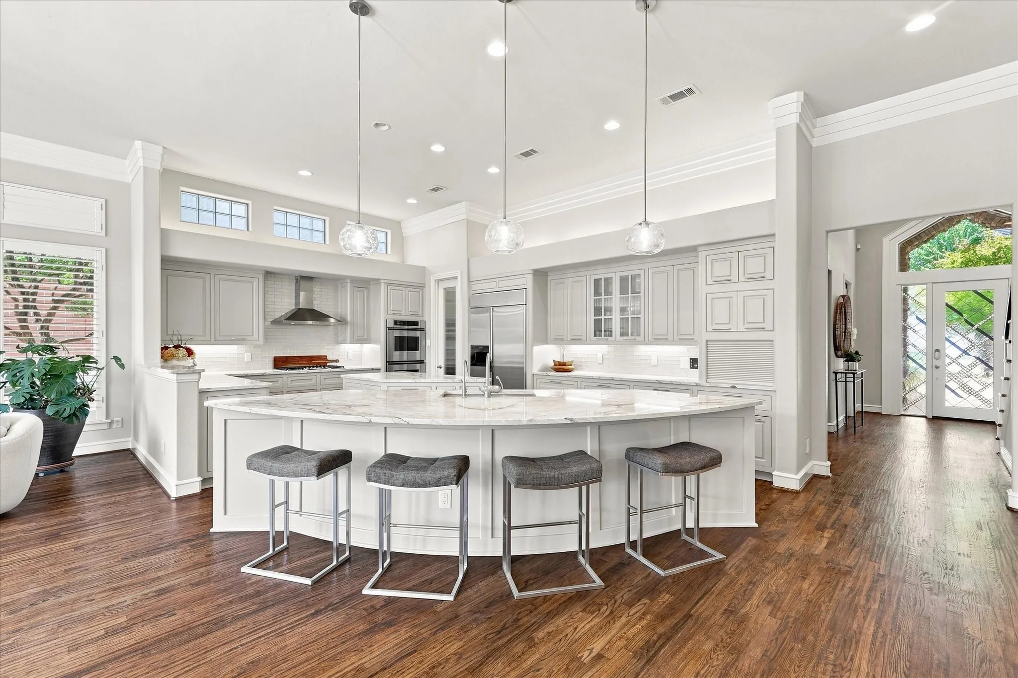 Single Family Residence For Sale in Tarrant County , 520 Queensbury Turn, Southlake, Texas 76092, 4 Bedroom, 5 Bathroom, 2 Garage spaces, 4,061 Sqft, built in 2002, mls#21349247, Real Estate Agent in Southlake, Homes For Sale in Tarrant county, Homes For Sale in Southlake, Realtor in Southlake Texas, Real Estate Brokerage Independent Realty Texas, Luminita Cordes Realtor