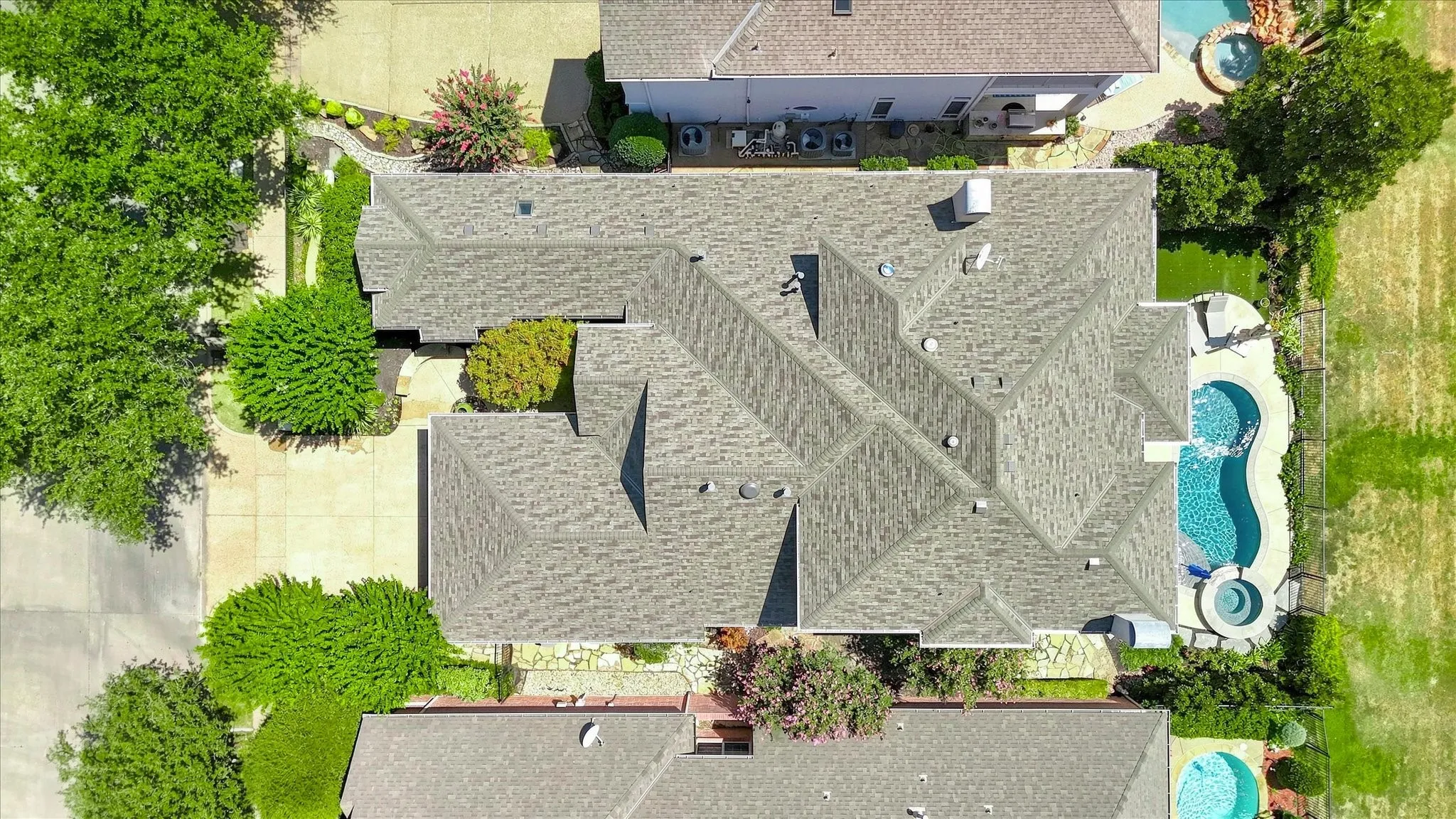 Single Family Residence For Sale in Tarrant County , 520 Queensbury Turn, Southlake, Texas 76092, 4 Bedroom, 5 Bathroom, 2 Garage spaces, 4,061 Sqft, built in 2002, mls#21349247, Real Estate Agent in Southlake, Homes For Sale in Tarrant county, Homes For Sale in Southlake, Realtor in Southlake Texas, Real Estate Brokerage Independent Realty Texas, Luminita Cordes Realtor