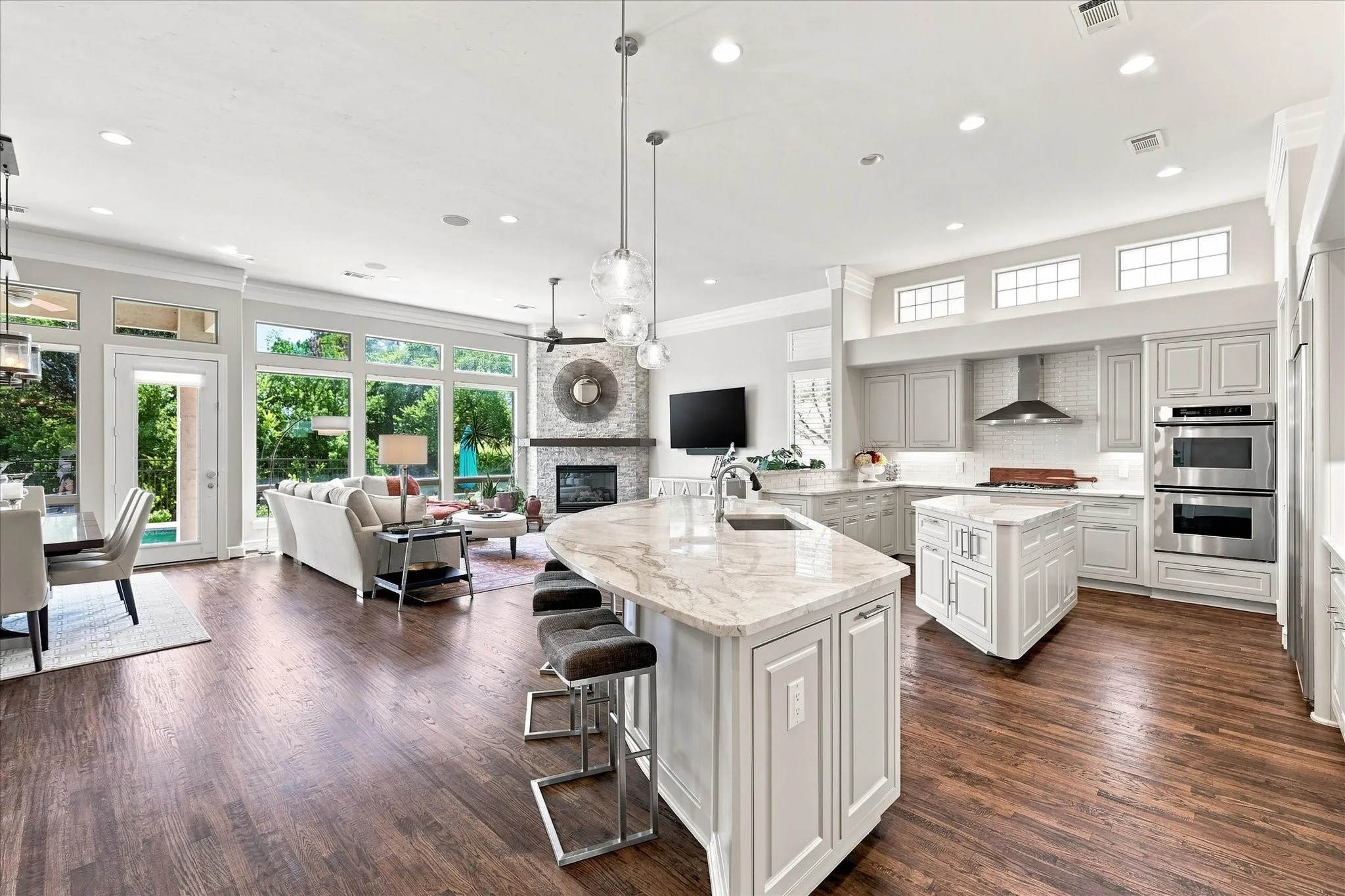 Single Family Residence For Sale in Tarrant County , 520 Queensbury Turn, Southlake, Texas 76092, 4 Bedroom, 5 Bathroom, 2 Garage spaces, 4,061 Sqft, built in 2002, mls#21349247, Real Estate Agent in Southlake, Homes For Sale in Tarrant county, Homes For Sale in Southlake, Realtor in Southlake Texas, Real Estate Brokerage Independent Realty Texas, Luminita Cordes Realtor