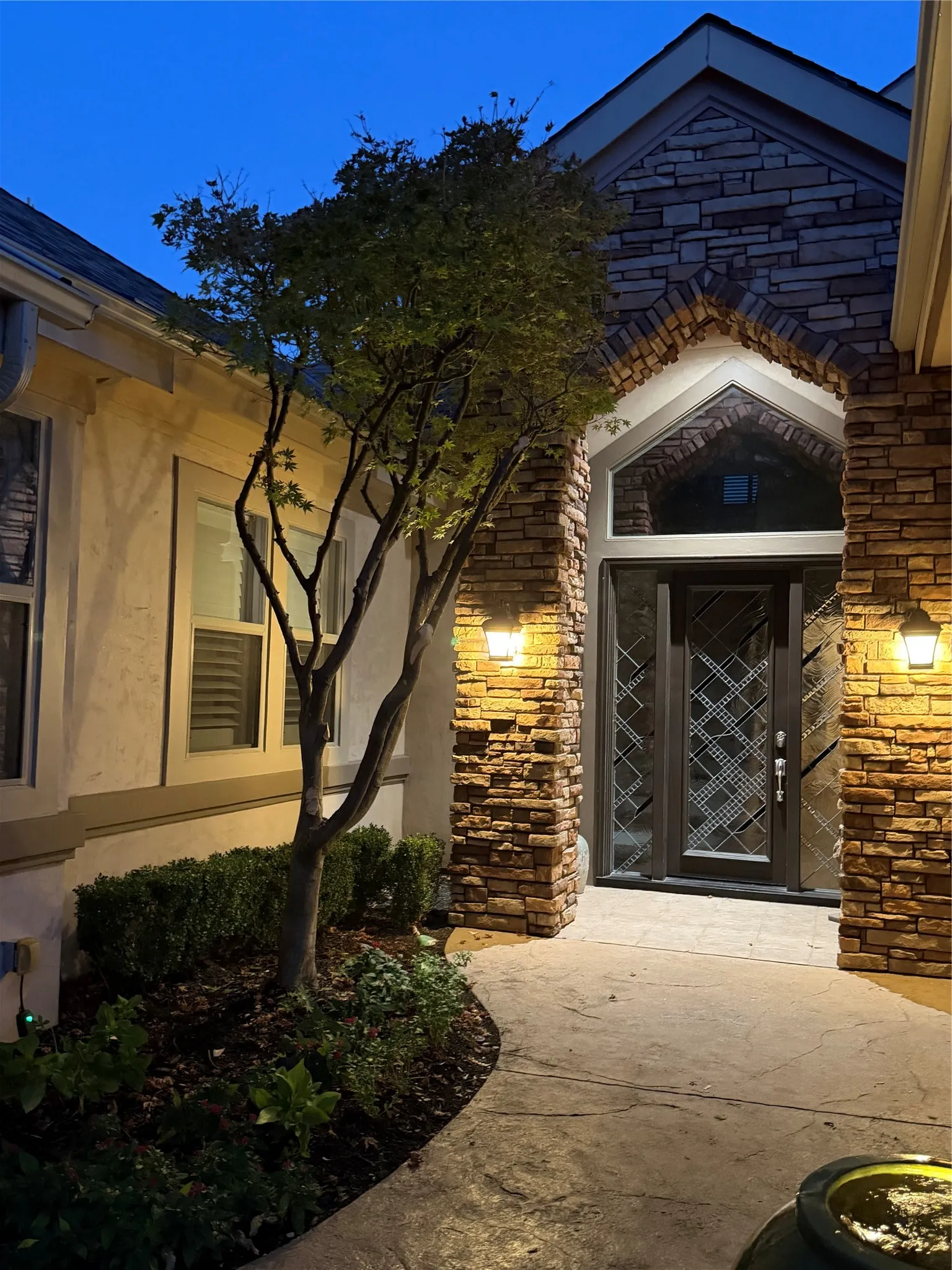 Single Family Residence For Sale in Tarrant County , 520 Queensbury Turn, Southlake, Texas 76092, 4 Bedroom, 5 Bathroom, 2 Garage spaces, 4,061 Sqft, built in 2002, mls#21349247, Real Estate Agent in Southlake, Homes For Sale in Tarrant county, Homes For Sale in Southlake, Realtor in Southlake Texas, Real Estate Brokerage Independent Realty Texas, Luminita Cordes Realtor