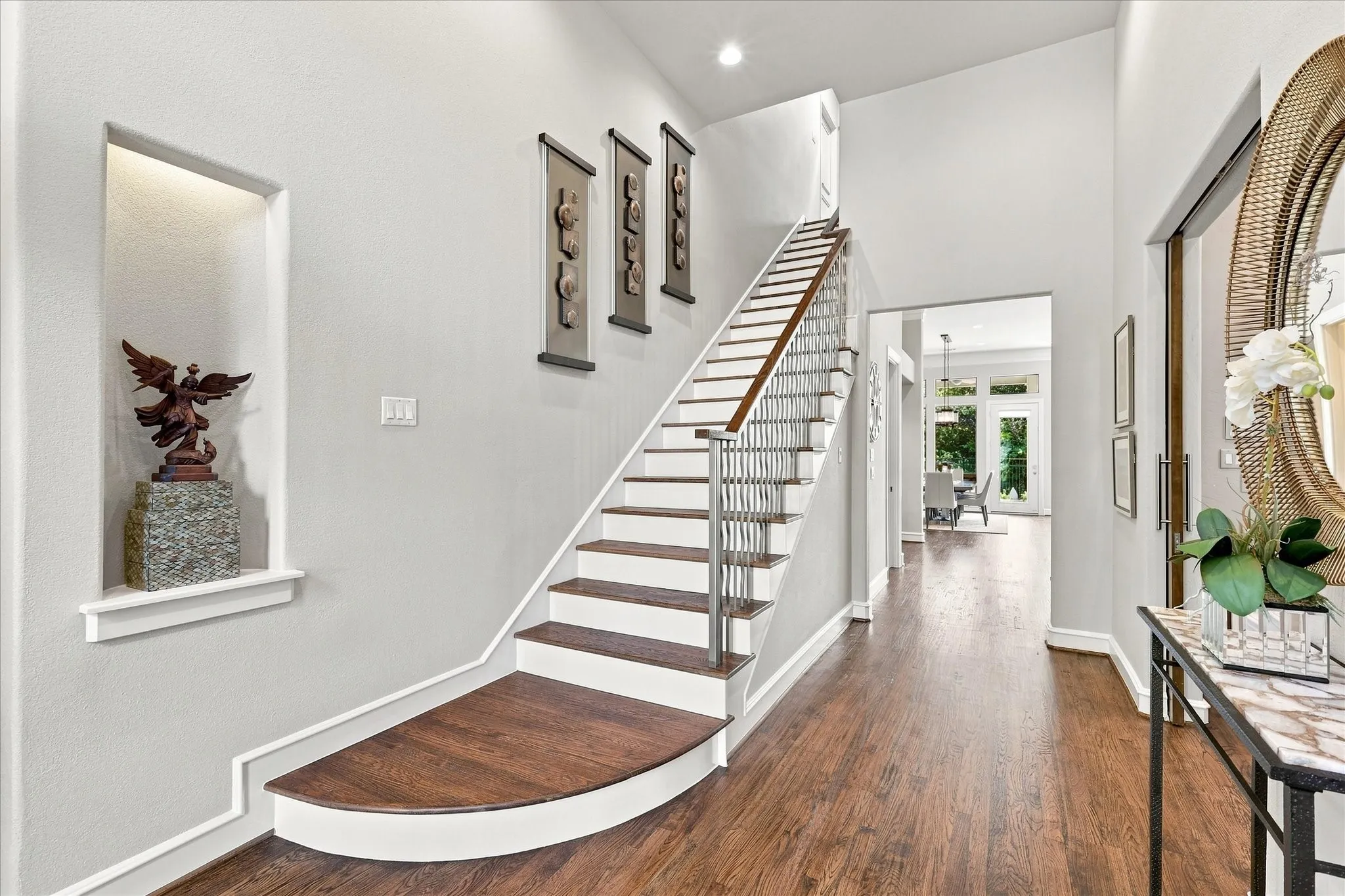 Single Family Residence For Sale in Tarrant County , 520 Queensbury Turn, Southlake, Texas 76092, 4 Bedroom, 5 Bathroom, 2 Garage spaces, 4,061 Sqft, built in 2002, mls#21349247, Real Estate Agent in Southlake, Homes For Sale in Tarrant county, Homes For Sale in Southlake, Realtor in Southlake Texas, Real Estate Brokerage Independent Realty Texas, Luminita Cordes Realtor