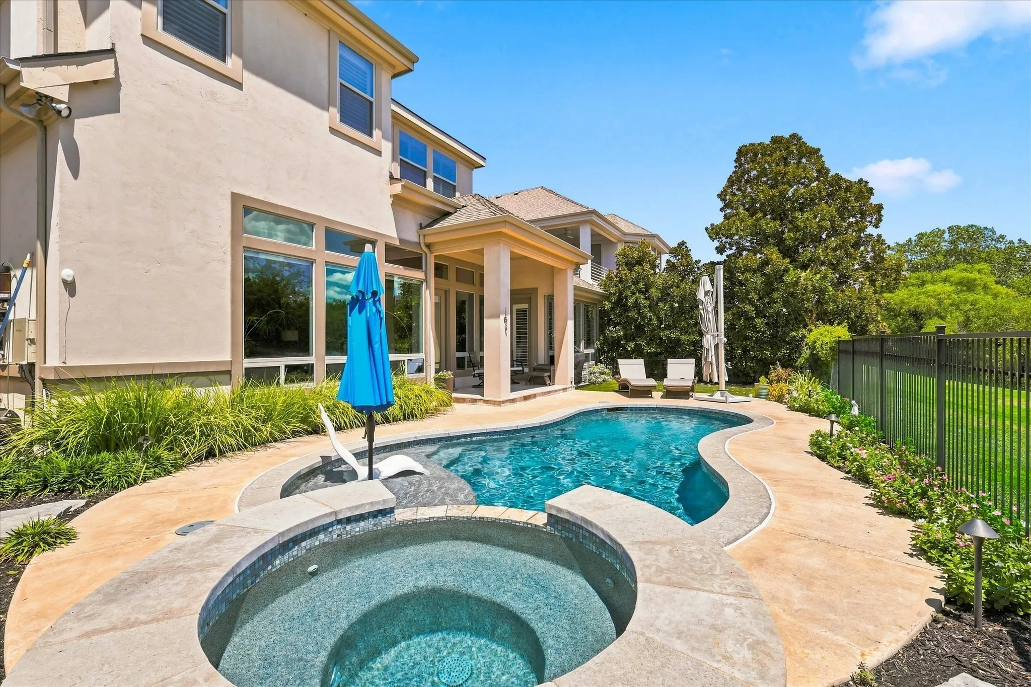 Single Family Residence For Sale in Tarrant County , 520 Queensbury Turn, Southlake, Texas 76092, 4 Bedroom, 5 Bathroom, 2 Garage spaces, 4,061 Sqft, built in 2002, mls#21349247, Real Estate Agent in Southlake, Homes For Sale in Tarrant county, Homes For Sale in Southlake, Realtor in Southlake Texas, Real Estate Brokerage Independent Realty Texas, Luminita Cordes Realtor