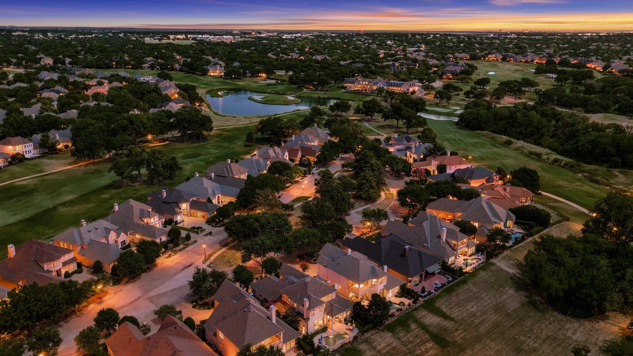 Single Family Residence For Sale in Tarrant County , 520 Queensbury Turn, Southlake, Texas 76092, 4 Bedroom, 5 Bathroom, 2 Garage spaces, 4,061 Sqft, built in 2002, mls#21349247, Real Estate Agent in Southlake, Homes For Sale in Tarrant county, Homes For Sale in Southlake, Realtor in Southlake Texas, Real Estate Brokerage Independent Realty Texas, Luminita Cordes Realtor