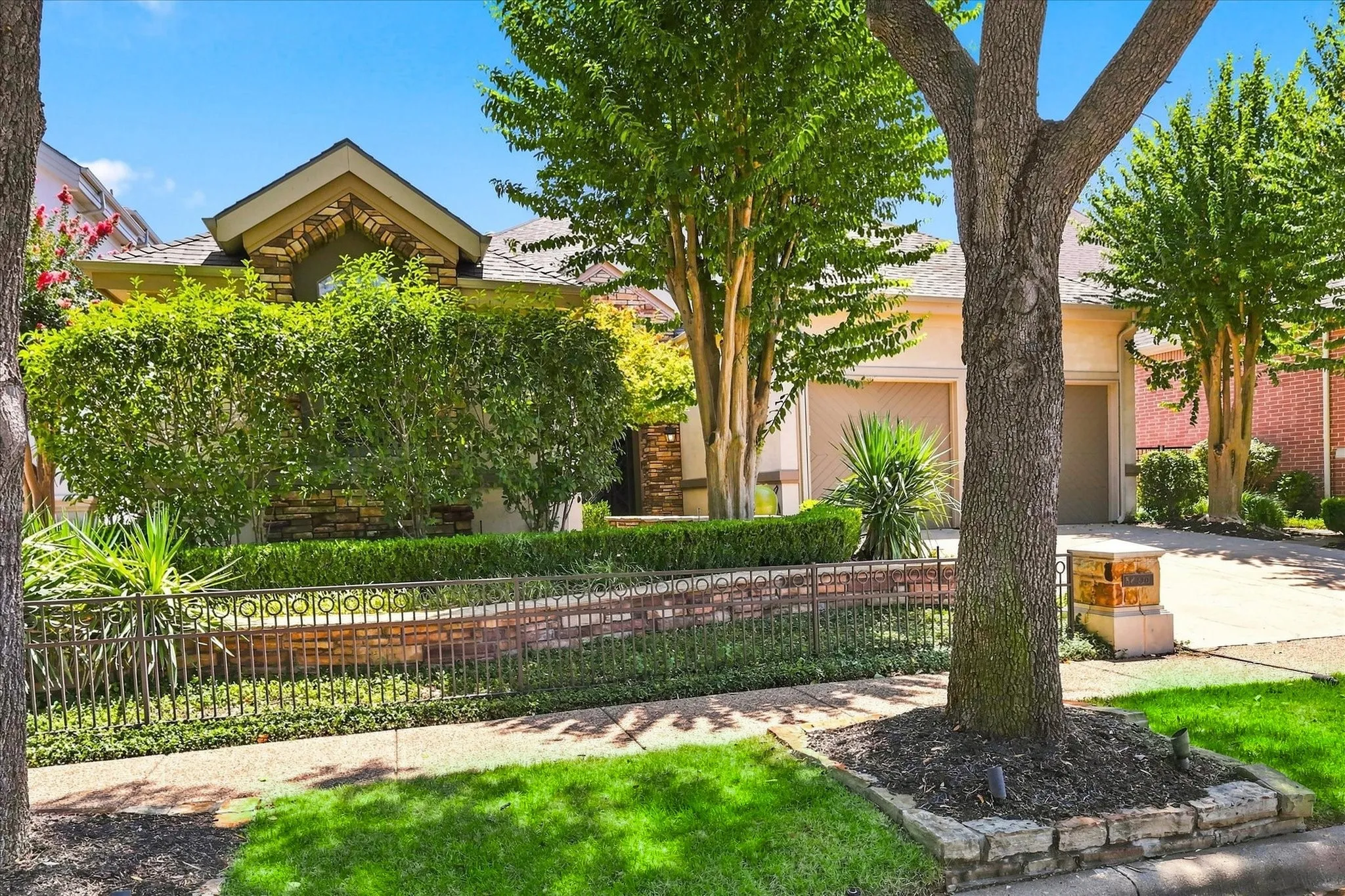 Single Family Residence For Sale in Tarrant County , 520 Queensbury Turn, Southlake, Texas 76092, 4 Bedroom, 5 Bathroom, 2 Garage spaces, 4,061 Sqft, built in 2002, mls#21349247, Real Estate Agent in Southlake, Homes For Sale in Tarrant county, Homes For Sale in Southlake, Realtor in Southlake Texas, Real Estate Brokerage Independent Realty Texas, Luminita Cordes Realtor