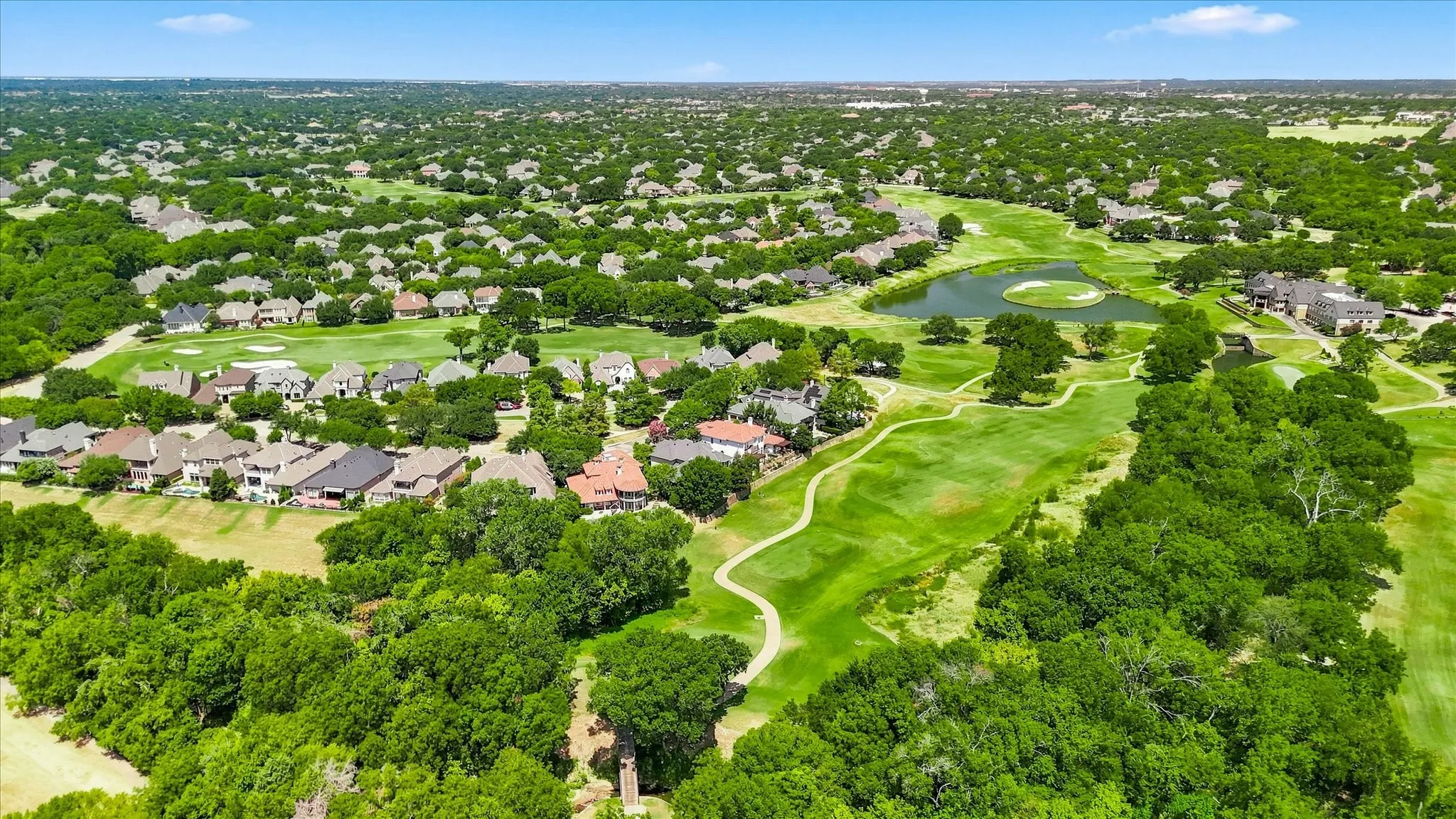 Single Family Residence For Sale in Tarrant County , 520 Queensbury Turn, Southlake, Texas 76092, 4 Bedroom, 5 Bathroom, 2 Garage spaces, 4,061 Sqft, built in 2002, mls#21349247, Real Estate Agent in Southlake, Homes For Sale in Tarrant county, Homes For Sale in Southlake, Realtor in Southlake Texas, Real Estate Brokerage Independent Realty Texas, Luminita Cordes Realtor