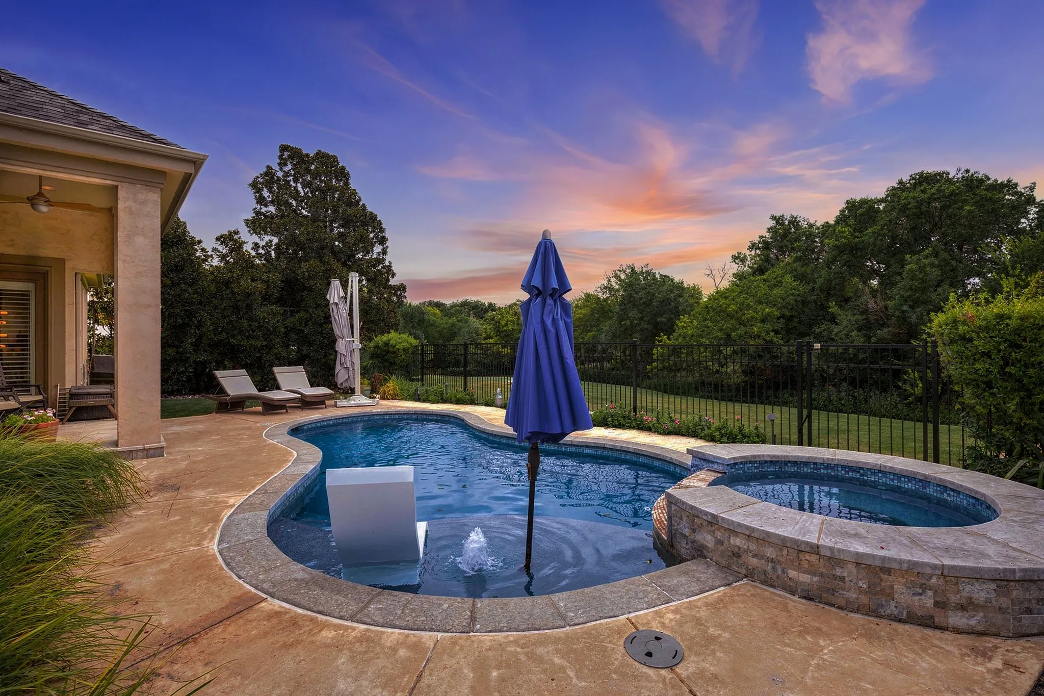 Single Family Residence For Sale in Tarrant County , 520 Queensbury Turn, Southlake, Texas 76092, 4 Bedroom, 5 Bathroom, 2 Garage spaces, 4,061 Sqft, built in 2002, mls#21349247, Real Estate Agent in Southlake, Homes For Sale in Tarrant county, Homes For Sale in Southlake, Realtor in Southlake Texas, Real Estate Brokerage Independent Realty Texas, Luminita Cordes Realtor