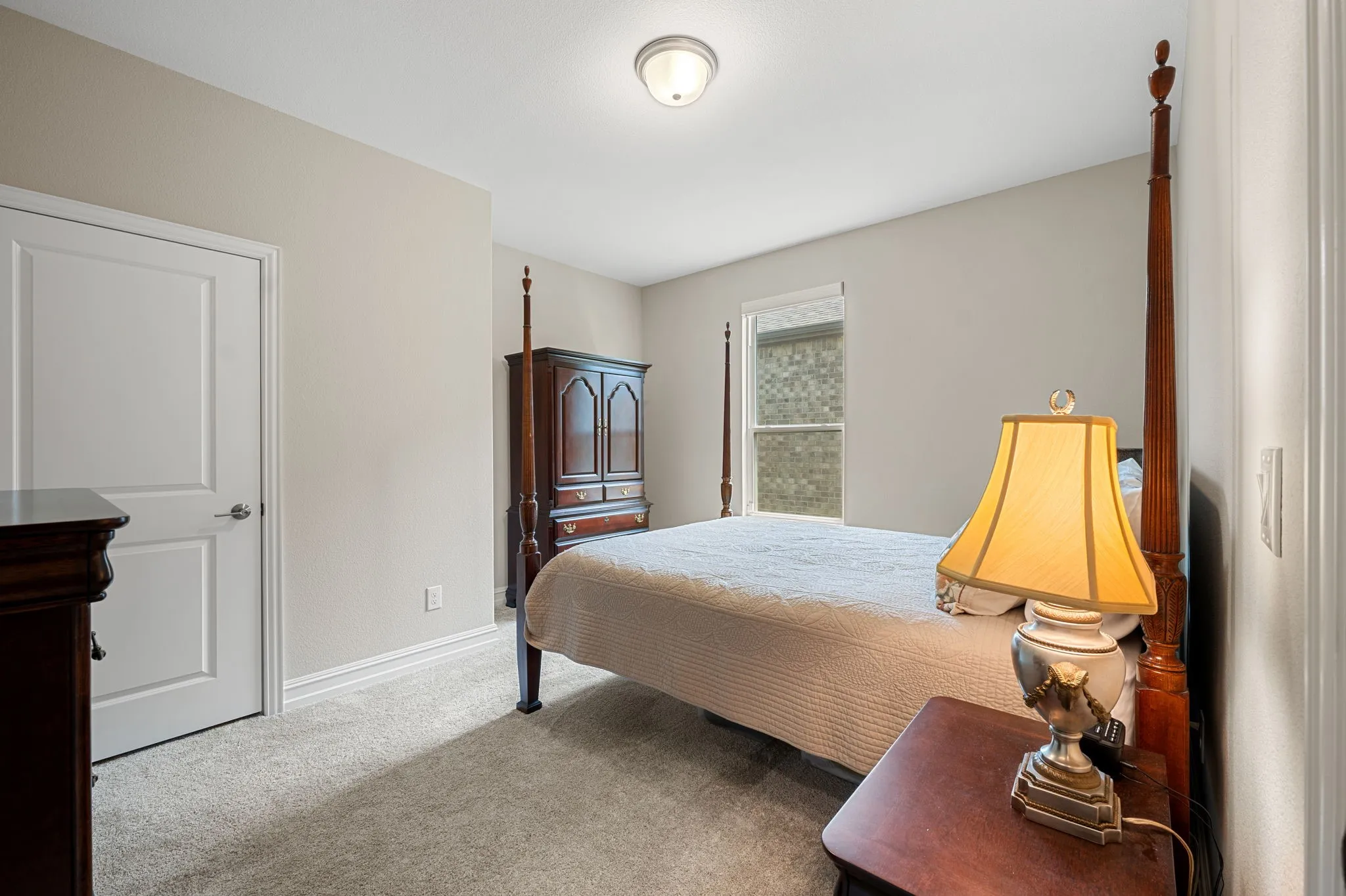 Secondary bedroom
