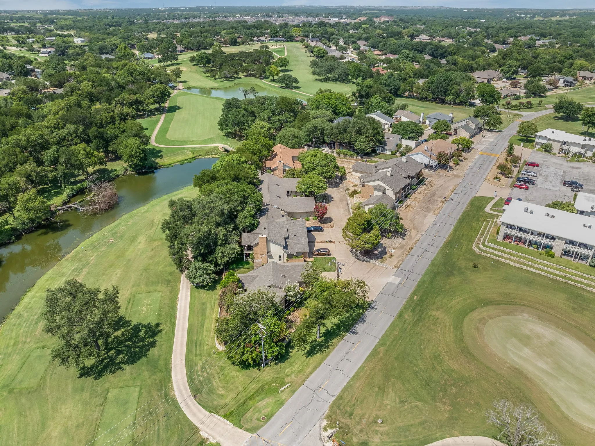 Condominium For Sale in Hood County , 4212 Fairway Drive 4, Granbury, Texas 76049, 2 Bedroom, 2 Bathroom, 1 Garage spaces, 1,143 Sqft, built in 1986, mls#21329621, Real Estate Agent in Granbury, Homes For Sale in Hood county, Homes For Sale in Granbury, Realtor in Granbury Texas, Real Estate Brokerage Independent Realty Texas, Luminita Cordes Realtor