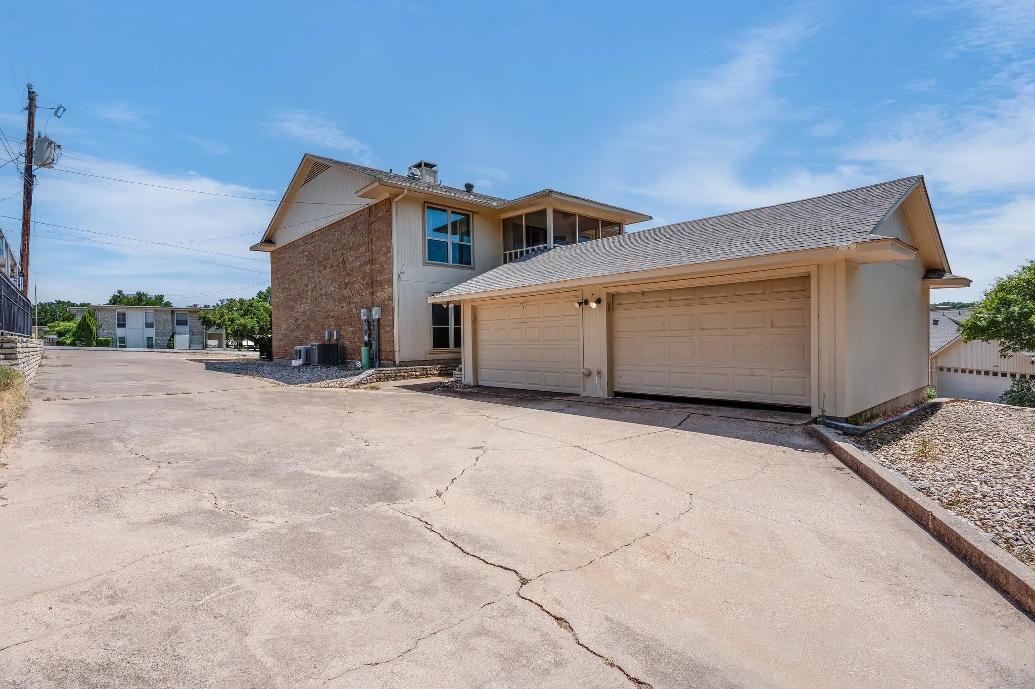 Condominium For Sale in Hood County , 4212 Fairway Drive 4, Granbury, Texas 76049, 2 Bedroom, 2 Bathroom, 1 Garage spaces, 1,143 Sqft, built in 1986, mls#21329621, Real Estate Agent in Granbury, Homes For Sale in Hood county, Homes For Sale in Granbury, Realtor in Granbury Texas, Real Estate Brokerage Independent Realty Texas, Luminita Cordes Realtor