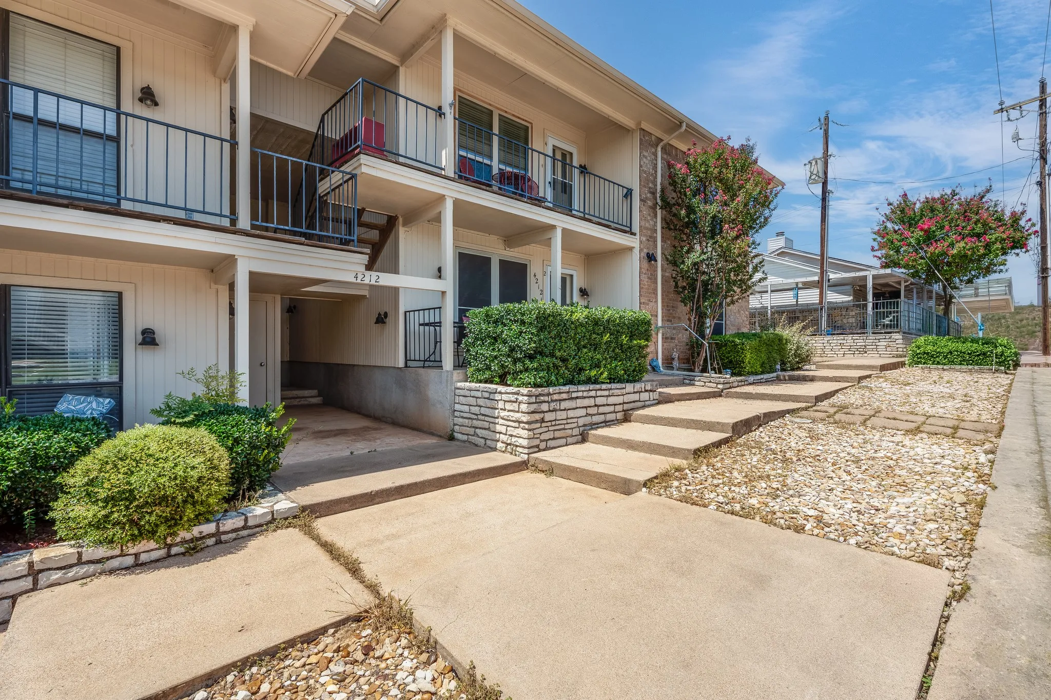 Condominium For Sale in Hood County , 4212 Fairway Drive 4, Granbury, Texas 76049, 2 Bedroom, 2 Bathroom, 1 Garage spaces, 1,143 Sqft, built in 1986, mls#21329621, Real Estate Agent in Granbury, Homes For Sale in Hood county, Homes For Sale in Granbury, Realtor in Granbury Texas, Real Estate Brokerage Independent Realty Texas, Luminita Cordes Realtor