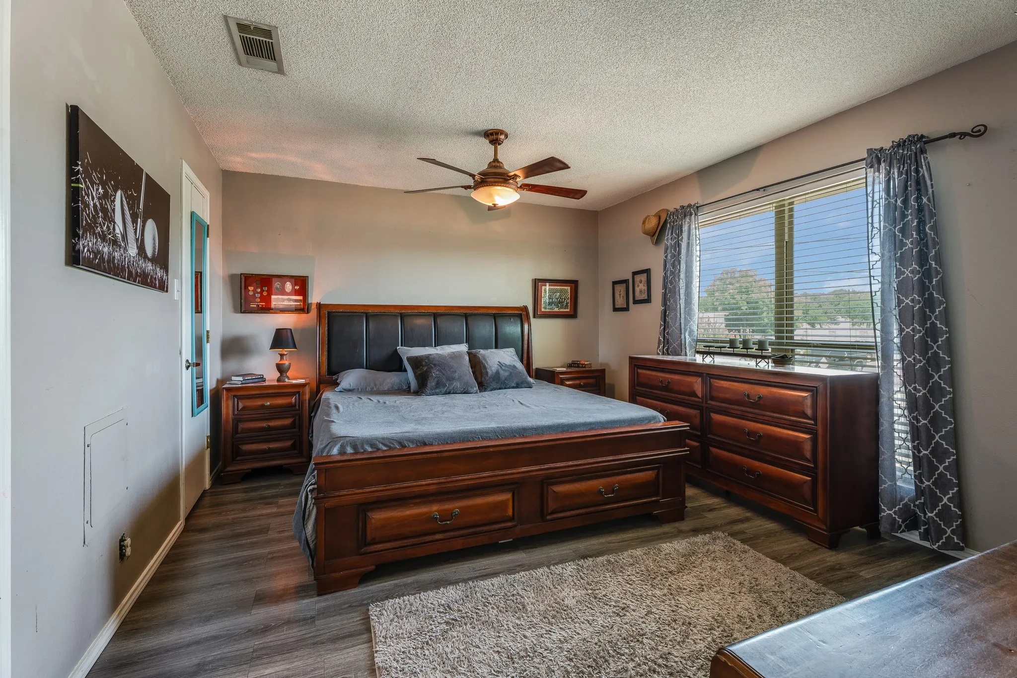 Condominium For Sale in Hood County , 4212 Fairway Drive 4, Granbury, Texas 76049, 2 Bedroom, 2 Bathroom, 1 Garage spaces, 1,143 Sqft, built in 1986, mls#21329621, Real Estate Agent in Granbury, Homes For Sale in Hood county, Homes For Sale in Granbury, Realtor in Granbury Texas, Real Estate Brokerage Independent Realty Texas, Luminita Cordes Realtor