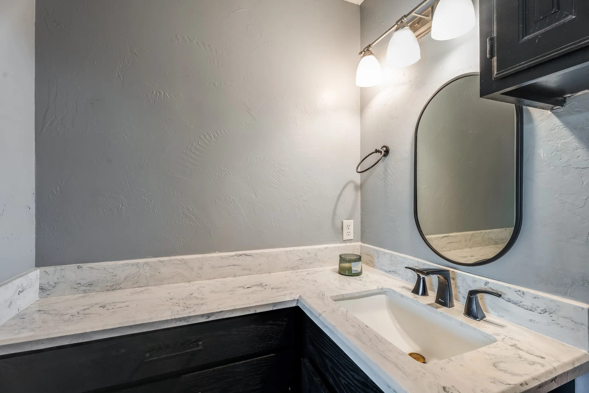 Condominium For Sale in Hood County , 4212 Fairway Drive 4, Granbury, Texas 76049, 2 Bedroom, 2 Bathroom, 1 Garage spaces, 1,143 Sqft, built in 1986, mls#21329621, Real Estate Agent in Granbury, Homes For Sale in Hood county, Homes For Sale in Granbury, Realtor in Granbury Texas, Real Estate Brokerage Independent Realty Texas, Luminita Cordes Realtor