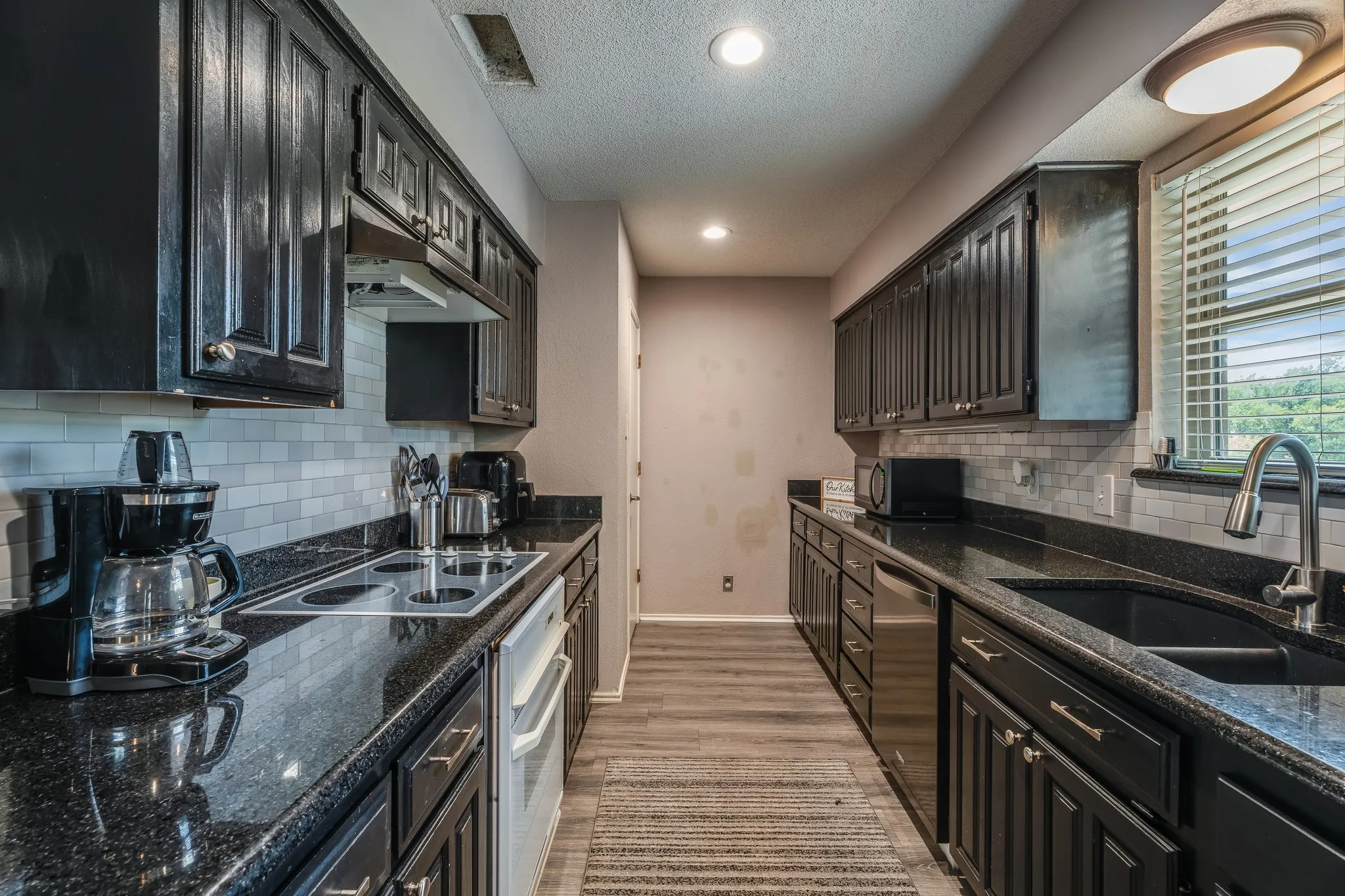 Condominium For Sale in Hood County , 4212 Fairway Drive 4, Granbury, Texas 76049, 2 Bedroom, 2 Bathroom, 1 Garage spaces, 1,143 Sqft, built in 1986, mls#21329621, Real Estate Agent in Granbury, Homes For Sale in Hood county, Homes For Sale in Granbury, Realtor in Granbury Texas, Real Estate Brokerage Independent Realty Texas, Luminita Cordes Realtor