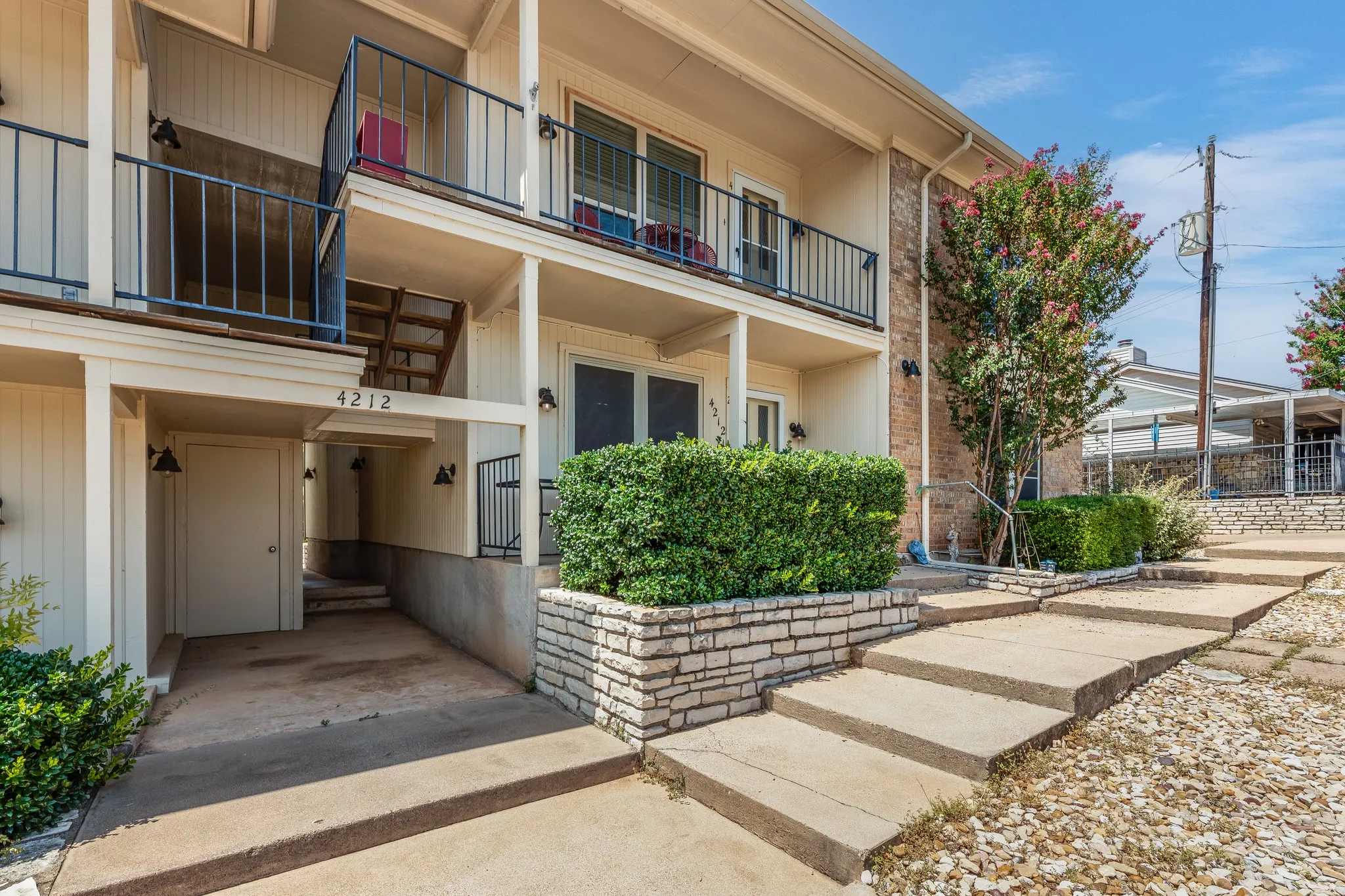 Condominium For Sale in Hood County , 4212 Fairway Drive 4, Granbury, Texas 76049, 2 Bedroom, 2 Bathroom, 1 Garage spaces, 1,143 Sqft, built in 1986, mls#21329621, Real Estate Agent in Granbury, Homes For Sale in Hood county, Homes For Sale in Granbury, Realtor in Granbury Texas, Real Estate Brokerage Independent Realty Texas, Luminita Cordes Realtor
