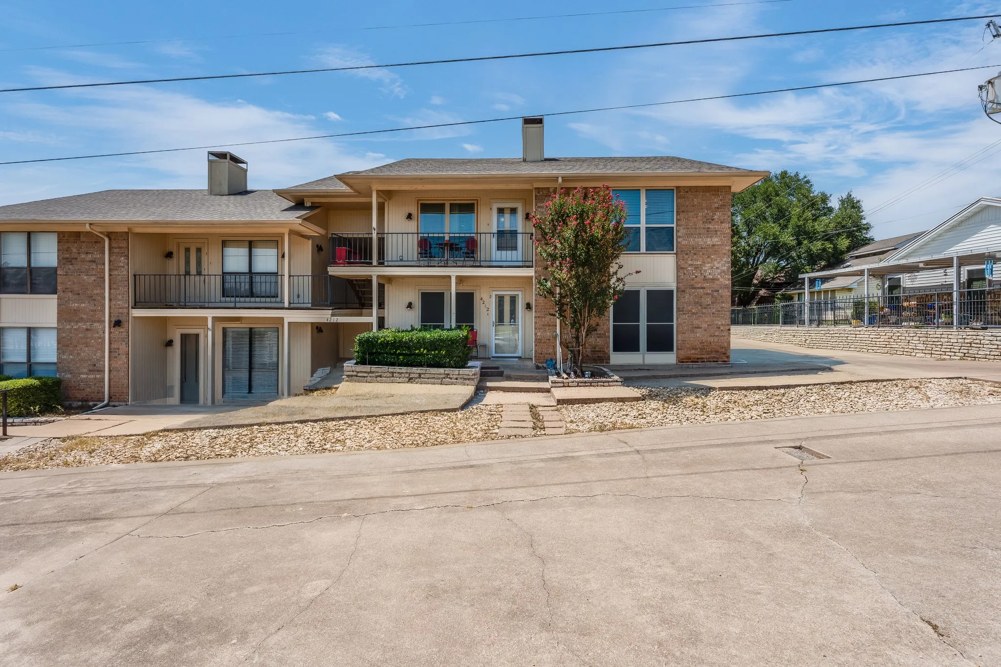Condominium For Sale in Hood County , 4212 Fairway Drive 4, Granbury, Texas 76049, 2 Bedroom, 2 Bathroom, 1 Garage spaces, 1,143 Sqft, built in 1986, mls#21329621, Real Estate Agent in Granbury, Homes For Sale in Hood county, Homes For Sale in Granbury, Realtor in Granbury Texas, Real Estate Brokerage Independent Realty Texas, Luminita Cordes Realtor