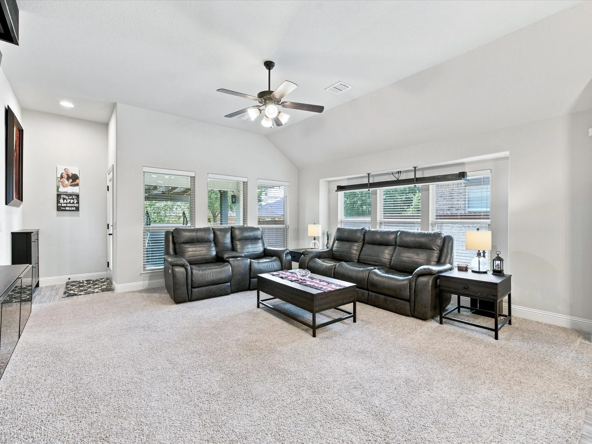 Single Family Residence For Sale in Denton County , 1101 Broken Wheel Trail, Aubrey, Texas 76227, 3 Bedroom, 2 Bathroom, 2 Garage spaces, 2,041 Sqft, built in 2016, mls#21349409, Real Estate Agent in Aubrey, Homes For Sale in Denton county, Homes For Sale in Aubrey, Realtor in Aubrey Texas, Real Estate Brokerage Independent Realty Texas, Luminita Cordes Realtor