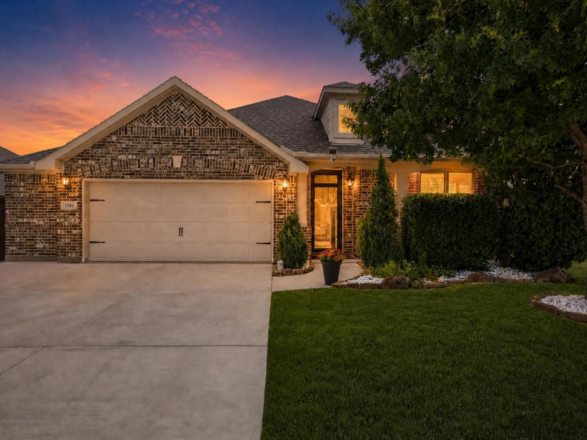 Single Family Residence For Sale in Denton County , 1101 Broken Wheel Trail, Aubrey, Texas 76227, 3 Bedroom, 2 Bathroom, 2 Garage spaces, 2,041 Sqft, built in 2016, mls#21349409, Real Estate Agent in Aubrey, Homes For Sale in Denton county, Homes For Sale in Aubrey, Realtor in Aubrey Texas, Real Estate Brokerage Independent Realty Texas, Luminita Cordes Realtor