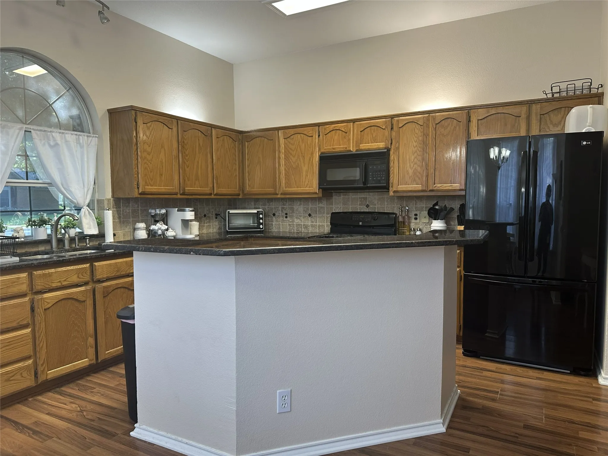Single Family Residence For Sale in Denton County , 3308 Pheasant Hollow, Denton, Texas 76207, 3 Bedroom, 2 Bathroom, 2 Garage spaces, 1,502 Sqft, built in 1994, mls#21351902, Real Estate Agent in Denton, Homes For Sale in Denton county, Homes For Sale in Denton, Realtor in Denton Texas, Real Estate Brokerage Independent Realty Texas, Luminita Cordes Realtor