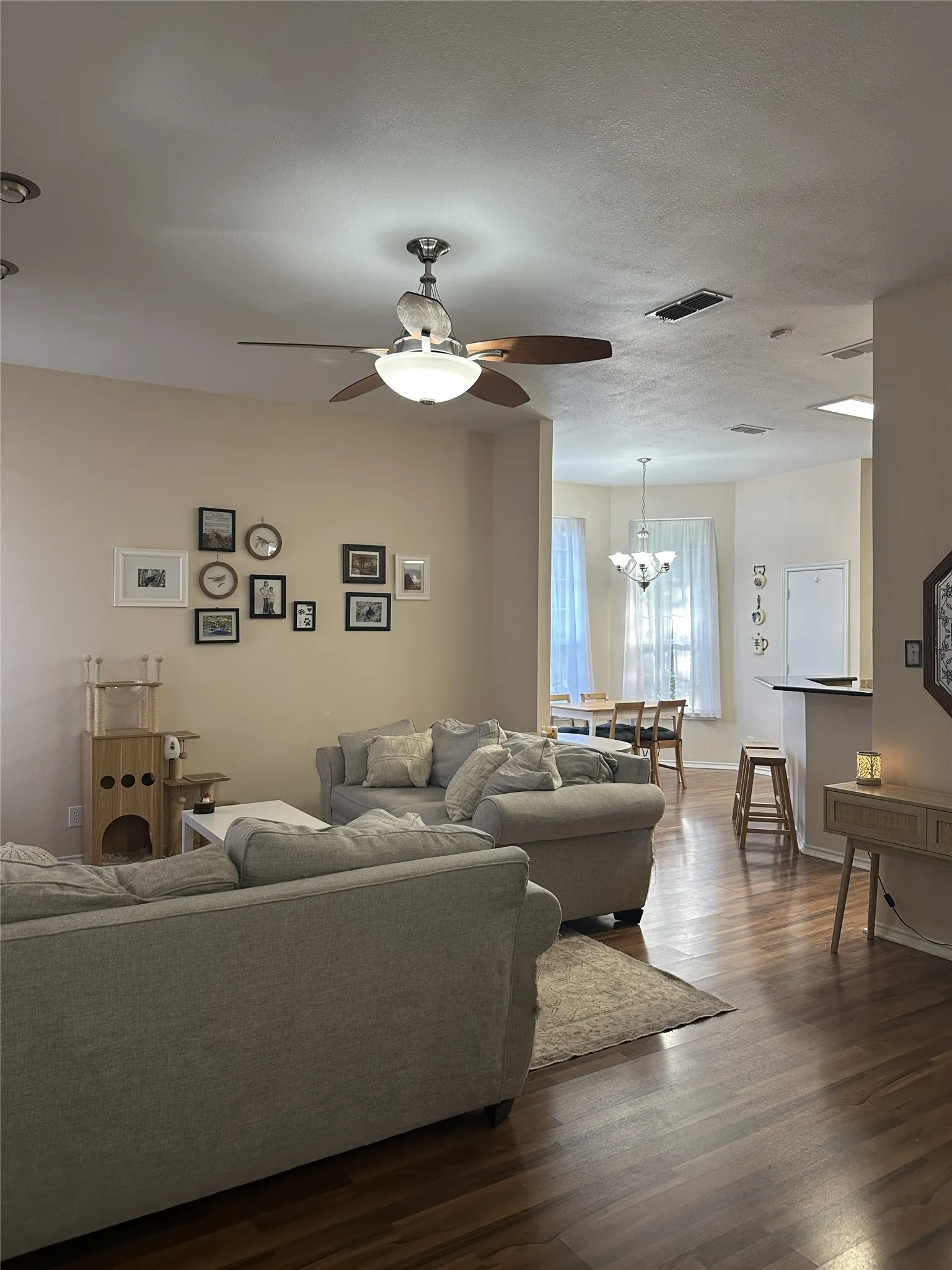 Single Family Residence For Sale in Denton County , 3308 Pheasant Hollow, Denton, Texas 76207, 3 Bedroom, 2 Bathroom, 2 Garage spaces, 1,502 Sqft, built in 1994, mls#21351902, Real Estate Agent in Denton, Homes For Sale in Denton county, Homes For Sale in Denton, Realtor in Denton Texas, Real Estate Brokerage Independent Realty Texas, Luminita Cordes Realtor