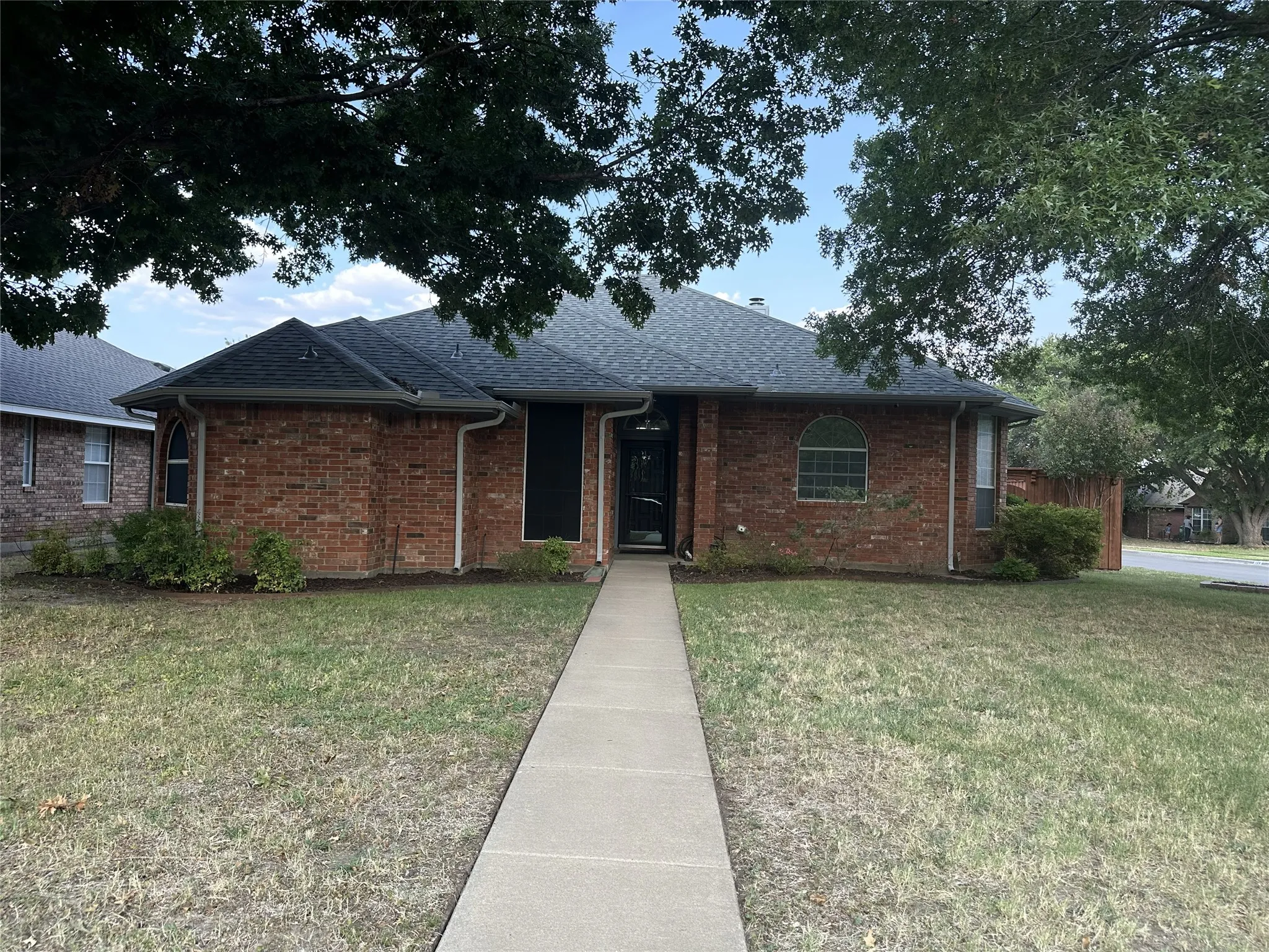 Single Family Residence For Sale in Denton County , 3308 Pheasant Hollow, Denton, Texas 76207, 3 Bedroom, 2 Bathroom, 2 Garage spaces, 1,502 Sqft, built in 1994, mls#21351902, Real Estate Agent in Denton, Homes For Sale in Denton county, Homes For Sale in Denton, Realtor in Denton Texas, Real Estate Brokerage Independent Realty Texas, Luminita Cordes Realtor