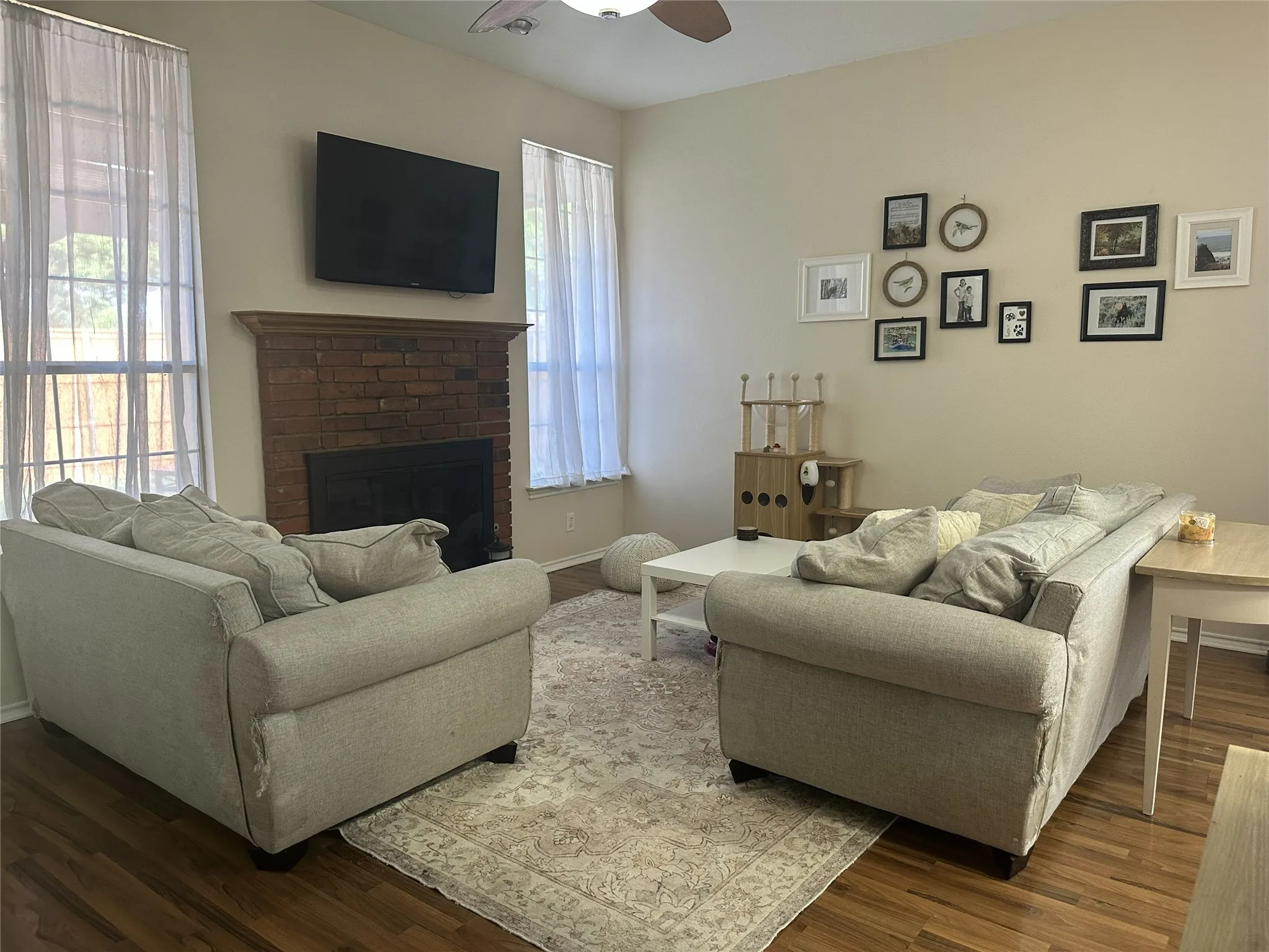 Single Family Residence For Sale in Denton County , 3308 Pheasant Hollow, Denton, Texas 76207, 3 Bedroom, 2 Bathroom, 2 Garage spaces, 1,502 Sqft, built in 1994, mls#21351902, Real Estate Agent in Denton, Homes For Sale in Denton county, Homes For Sale in Denton, Realtor in Denton Texas, Real Estate Brokerage Independent Realty Texas, Luminita Cordes Realtor