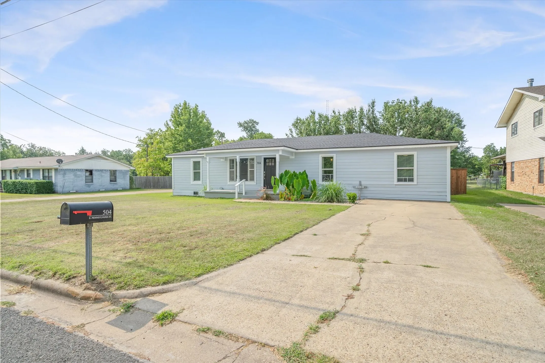 Single Family Residence For Sale in Van Zandt County , 504 E Pennsylvania Avenue, Van, Texas 75790, 3 Bedroom, 2 Bathroom, Garage spaces, 1,628 Sqft, built in 1965, mls#21352151, Real Estate Agent in Van, Homes For Sale in Van Zandt county, Homes For Sale in Van, Realtor in Van Texas, Real Estate Brokerage Independent Realty Texas, Luminita Cordes Realtor