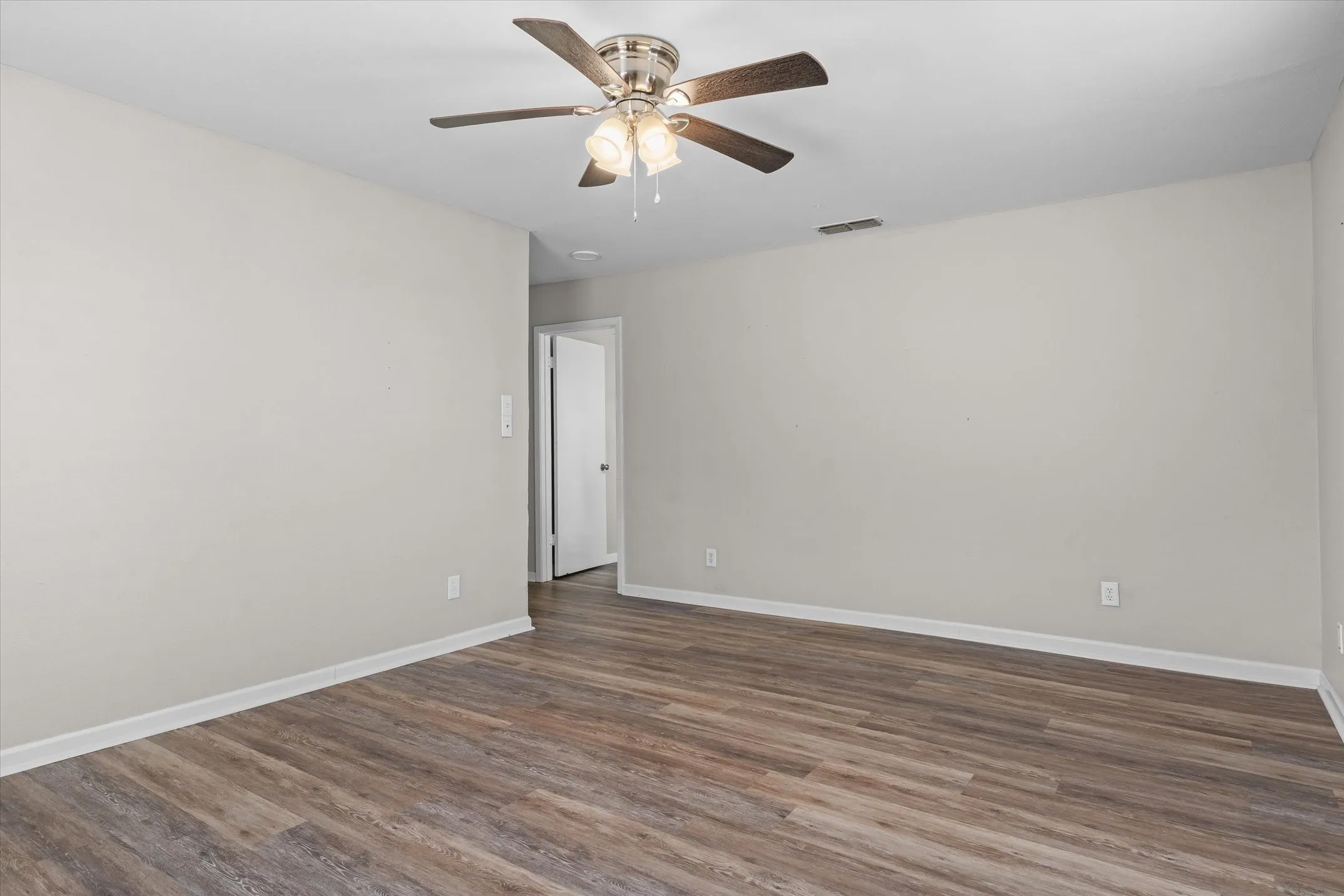 Single Family Residence For Sale in Van Zandt County , 504 E Pennsylvania Avenue, Van, Texas 75790, 3 Bedroom, 2 Bathroom, Garage spaces, 1,628 Sqft, built in 1965, mls#21352151, Real Estate Agent in Van, Homes For Sale in Van Zandt county, Homes For Sale in Van, Realtor in Van Texas, Real Estate Brokerage Independent Realty Texas, Luminita Cordes Realtor