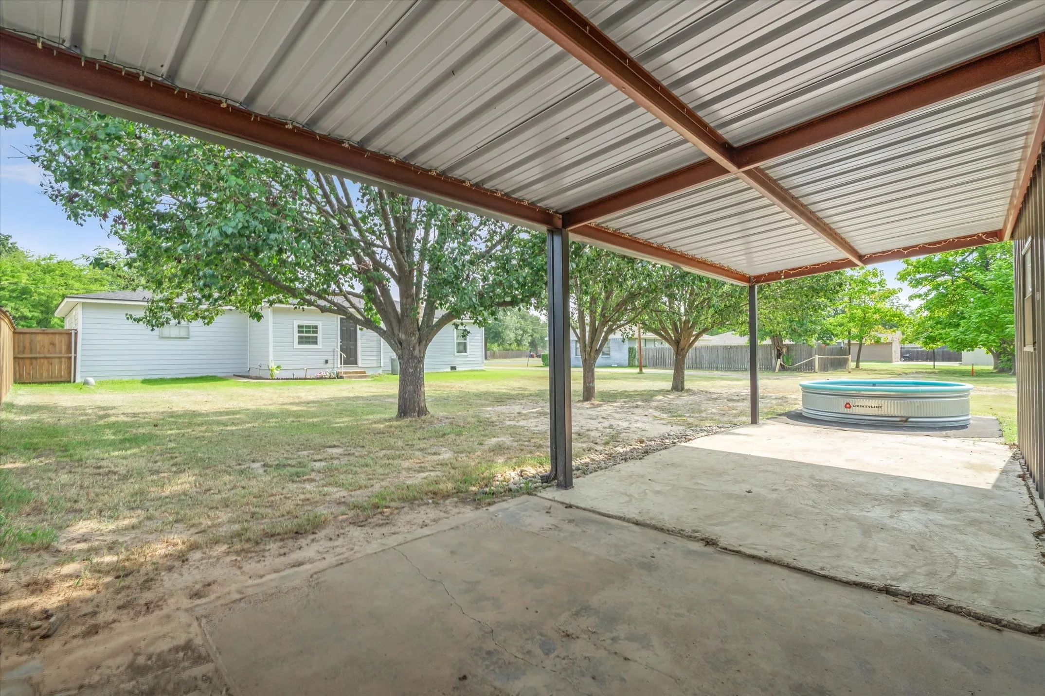 Single Family Residence For Sale in Van Zandt County , 504 E Pennsylvania Avenue, Van, Texas 75790, 3 Bedroom, 2 Bathroom, Garage spaces, 1,628 Sqft, built in 1965, mls#21352151, Real Estate Agent in Van, Homes For Sale in Van Zandt county, Homes For Sale in Van, Realtor in Van Texas, Real Estate Brokerage Independent Realty Texas, Luminita Cordes Realtor