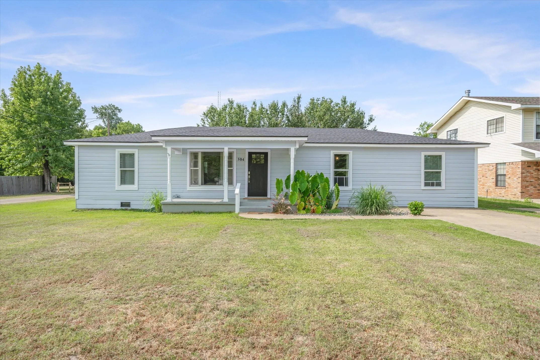 Single Family Residence For Sale in Van Zandt County , 504 E Pennsylvania Avenue, Van, Texas 75790, 3 Bedroom, 2 Bathroom, Garage spaces, 1,628 Sqft, built in 1965, mls#21352151, Real Estate Agent in Van, Homes For Sale in Van Zandt county, Homes For Sale in Van, Realtor in Van Texas, Real Estate Brokerage Independent Realty Texas, Luminita Cordes Realtor