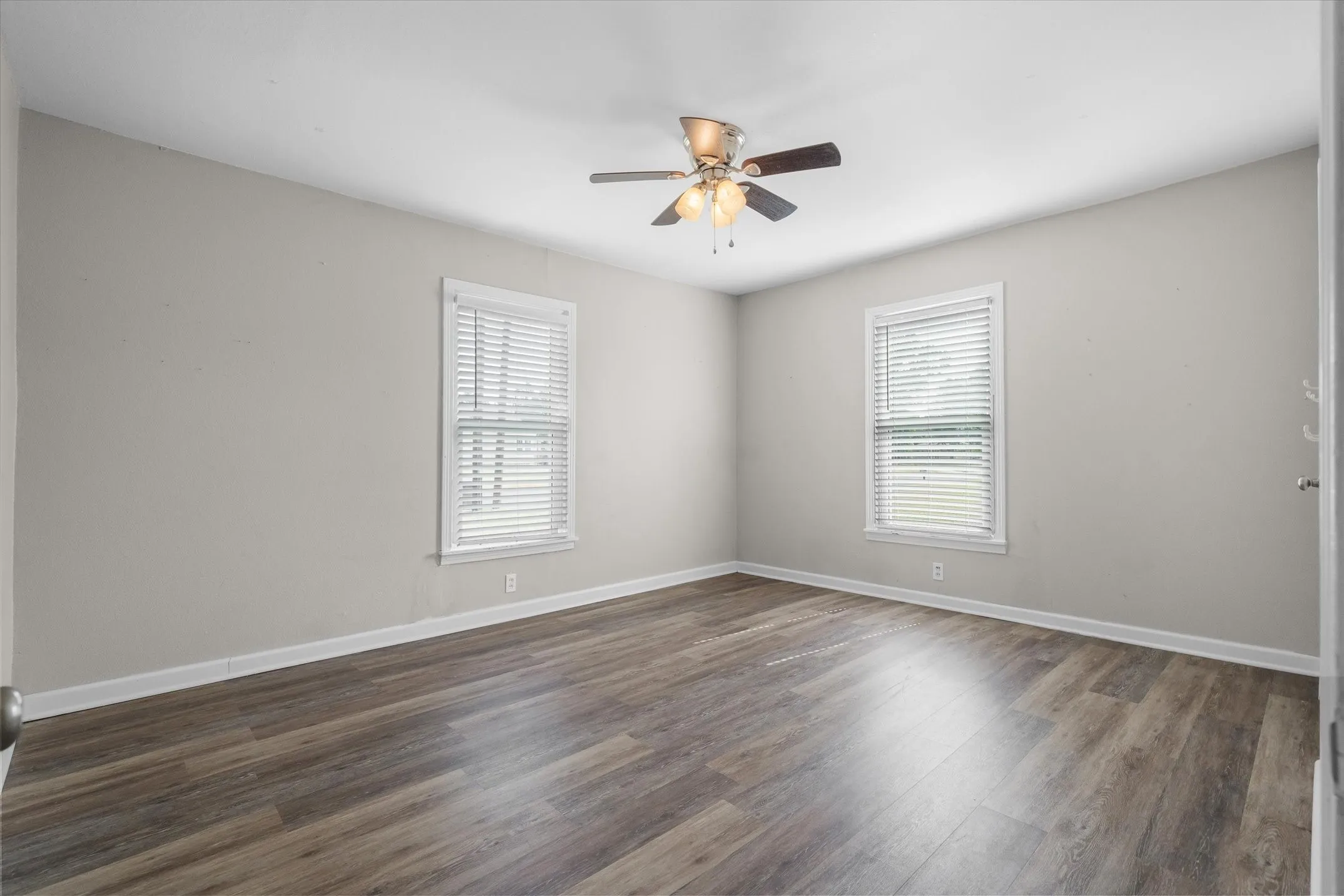 Single Family Residence For Sale in Van Zandt County , 504 E Pennsylvania Avenue, Van, Texas 75790, 3 Bedroom, 2 Bathroom, Garage spaces, 1,628 Sqft, built in 1965, mls#21352151, Real Estate Agent in Van, Homes For Sale in Van Zandt county, Homes For Sale in Van, Realtor in Van Texas, Real Estate Brokerage Independent Realty Texas, Luminita Cordes Realtor