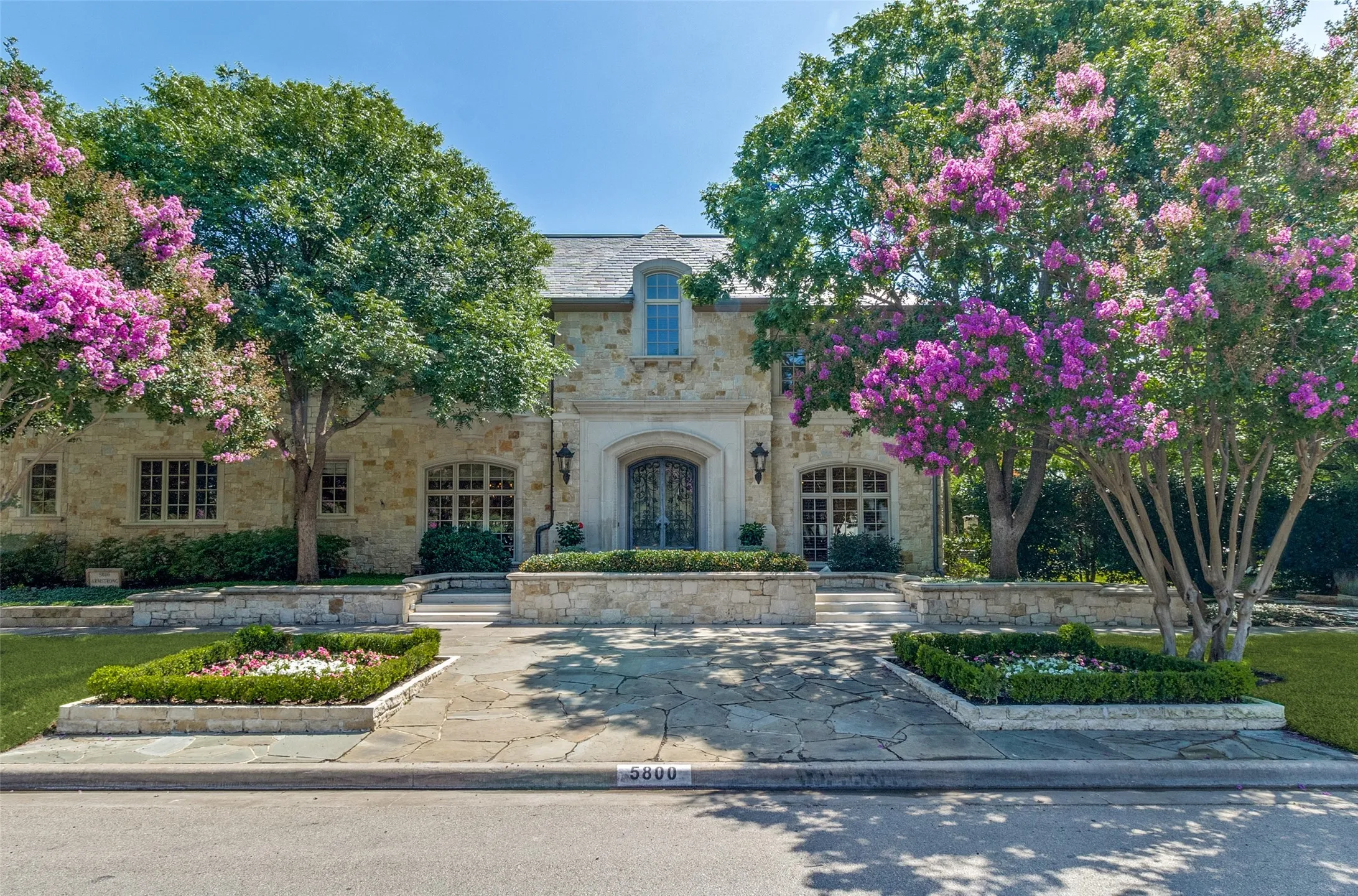 Single Family Residence For Sale in Dallas County , 5800 Armstrong Parkway, University Park, Texas 75205, 4 Bedroom, 8 Bathroom, 3 Garage spaces, 7,926 Sqft, built in 2003, mls#21352161, Real Estate Agent in University Park, Homes For Sale in Dallas county, Homes For Sale in University Park, Realtor in University Park Texas, Real Estate Brokerage Independent Realty Texas, Luminita Cordes Realtor