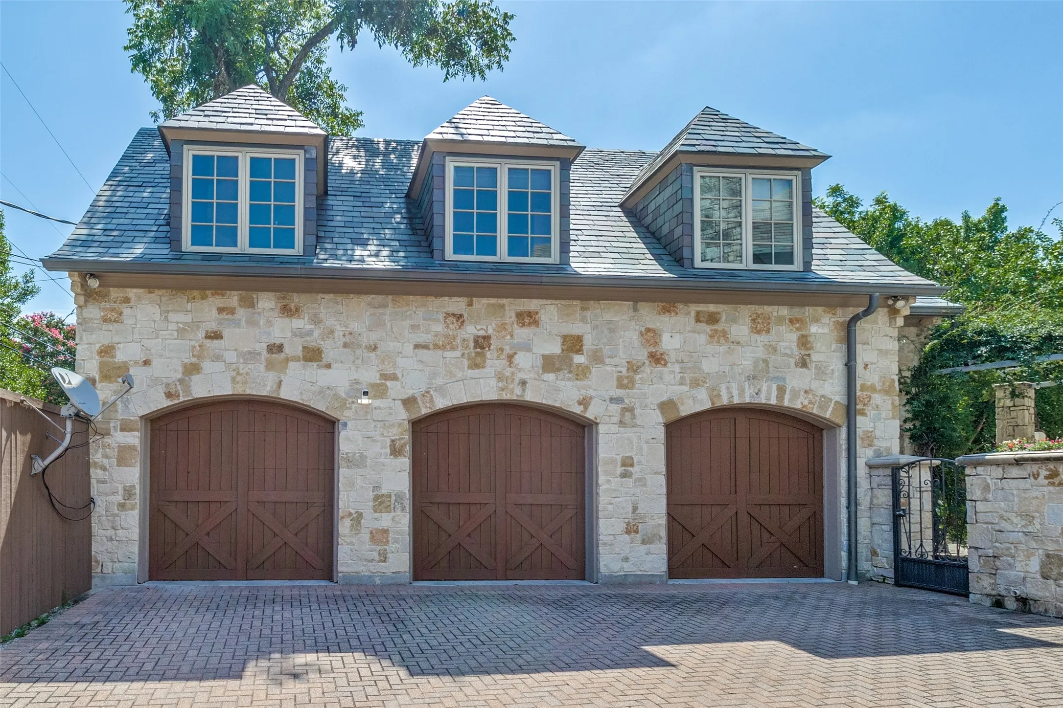 Three Car Garage and Motor Court with Sep Gate
