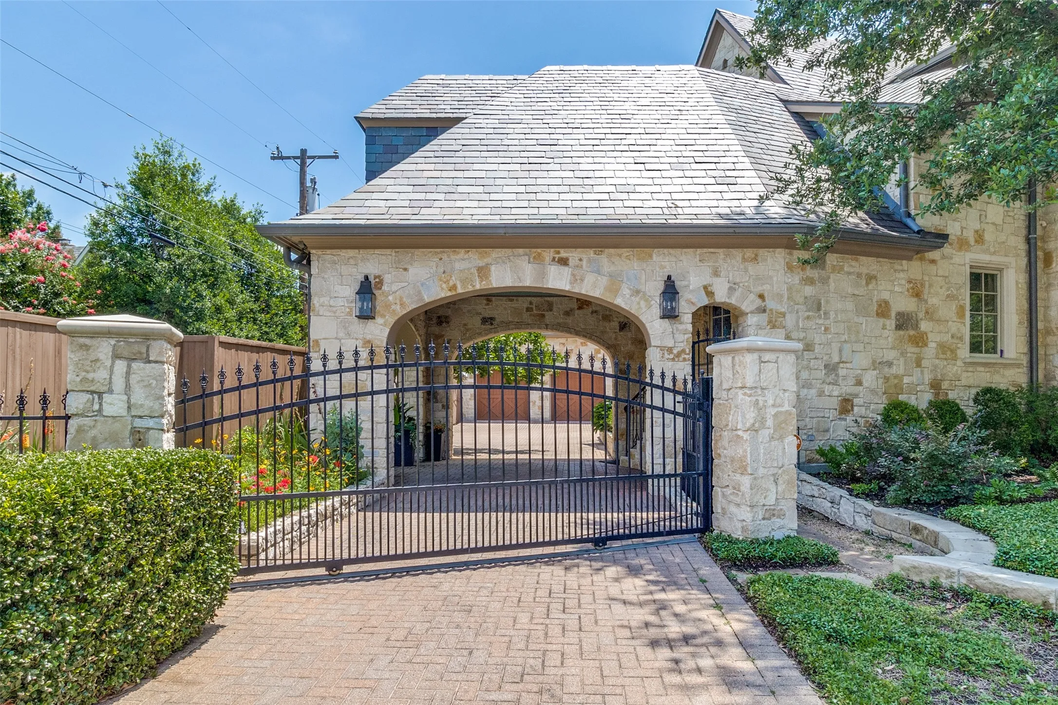 Motor Court: Porte Cochere to Motor Court