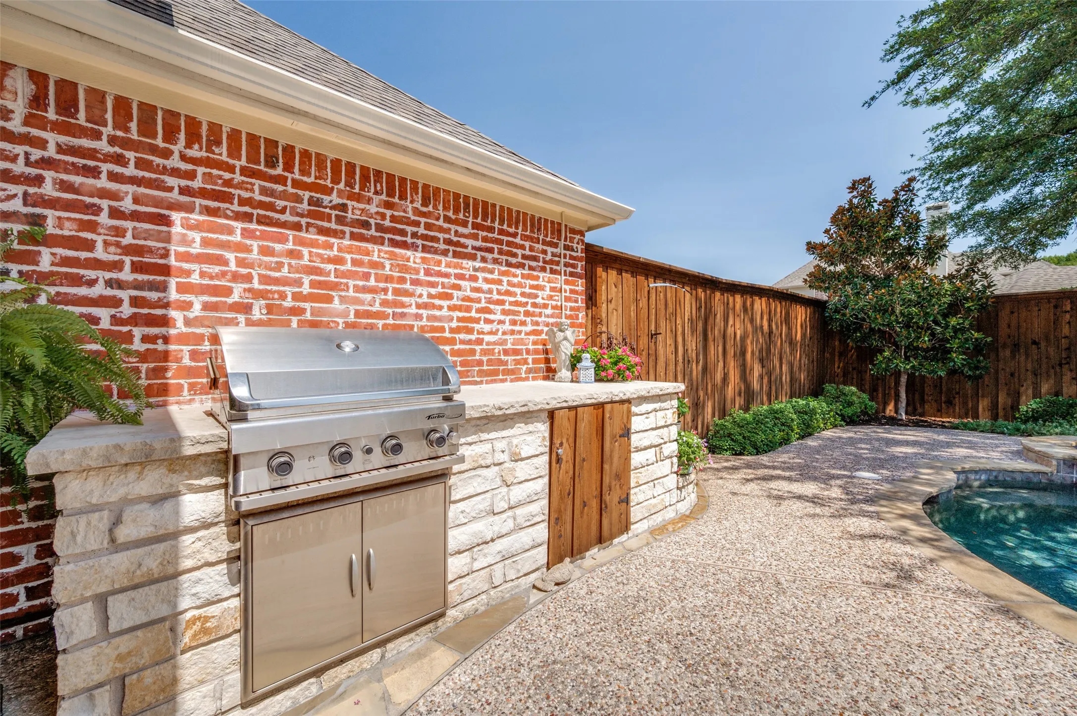 Outdoor kitchen