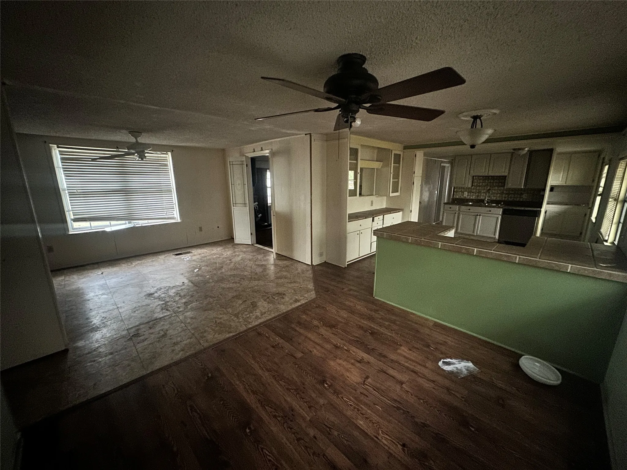 Single Family Residence For Sale in Hood County , 1832 Smokehouse Road, Granbury, Texas 76049, 3 Bedroom, 2 Bathroom, 1 Garage spaces, 1,956 Sqft, built in 1979, Price $185,000, mls#21352152, Real Estate Agent in Granbury, Homes For Sale in Hood county, Homes For Sale in Granbury, Realtor in Granbury Texas, Real Estate Brokerage Independent Realty Texas, Luminita Cordes Realtor
