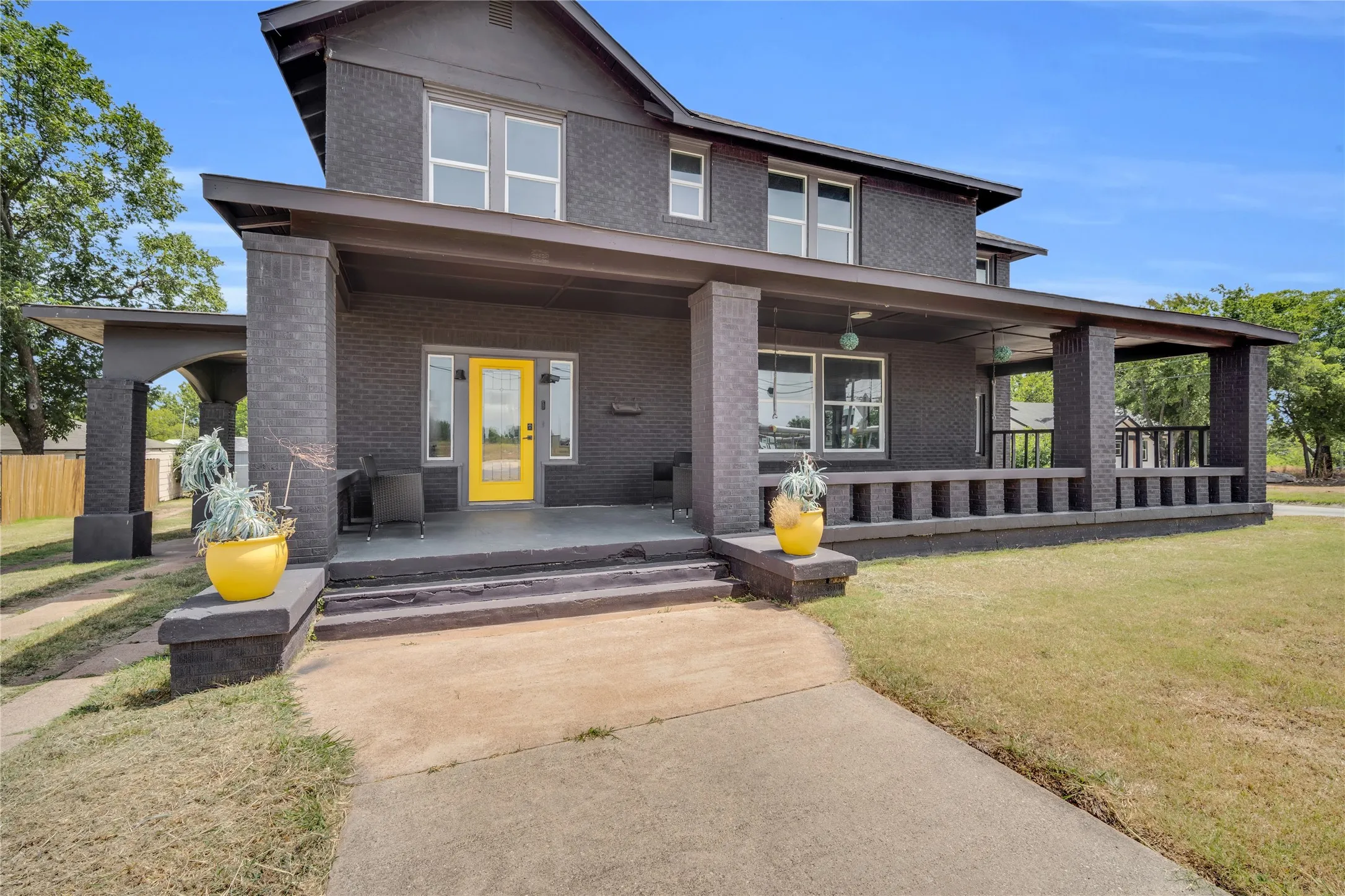 Single Family Residence For Sale in Montague County , 805 E Wise Street, Bowie, Texas 76230, 4 Bedrooms, 3 Bathrooms, Garage spaces, 2,976 Sqft, built in 1930, Price $395,000, mls#21352165, Real Estate Agent in Bowie, Homes For Sale in Montague county, Homes For Sale in Bowie, Realtor in Bowie Texas, Real Estate Brokerage Independent Realty Texas, Luminita Cordes Realtor