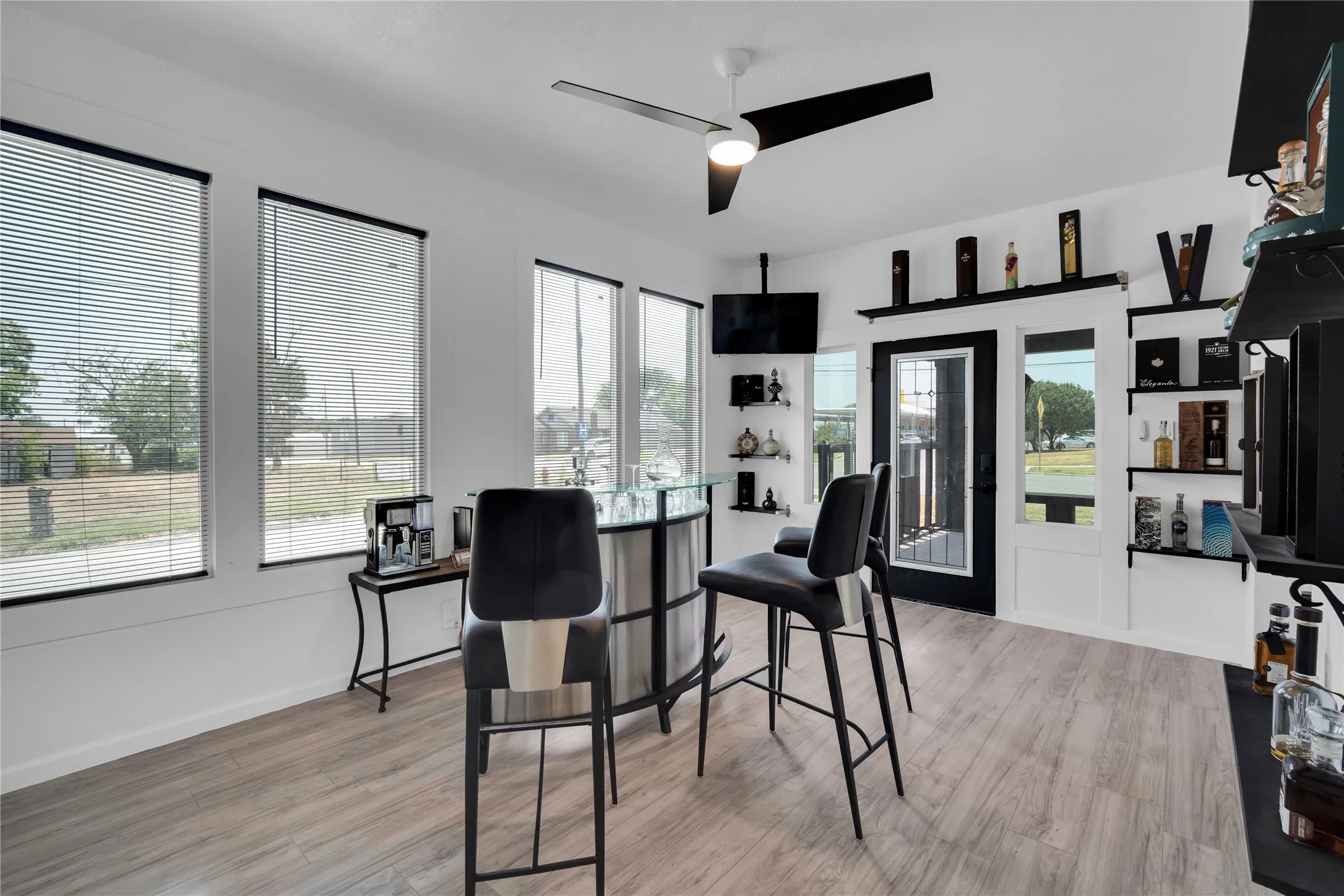 Single Family Residence For Sale in Montague County , 805 E Wise Street, Bowie, Texas 76230, 4 Bedrooms, 3 Bathrooms, Garage spaces, 2,976 Sqft, built in 1930, Price $395,000, mls#21352165, Real Estate Agent in Bowie, Homes For Sale in Montague county, Homes For Sale in Bowie, Realtor in Bowie Texas, Real Estate Brokerage Independent Realty Texas, Luminita Cordes Realtor
