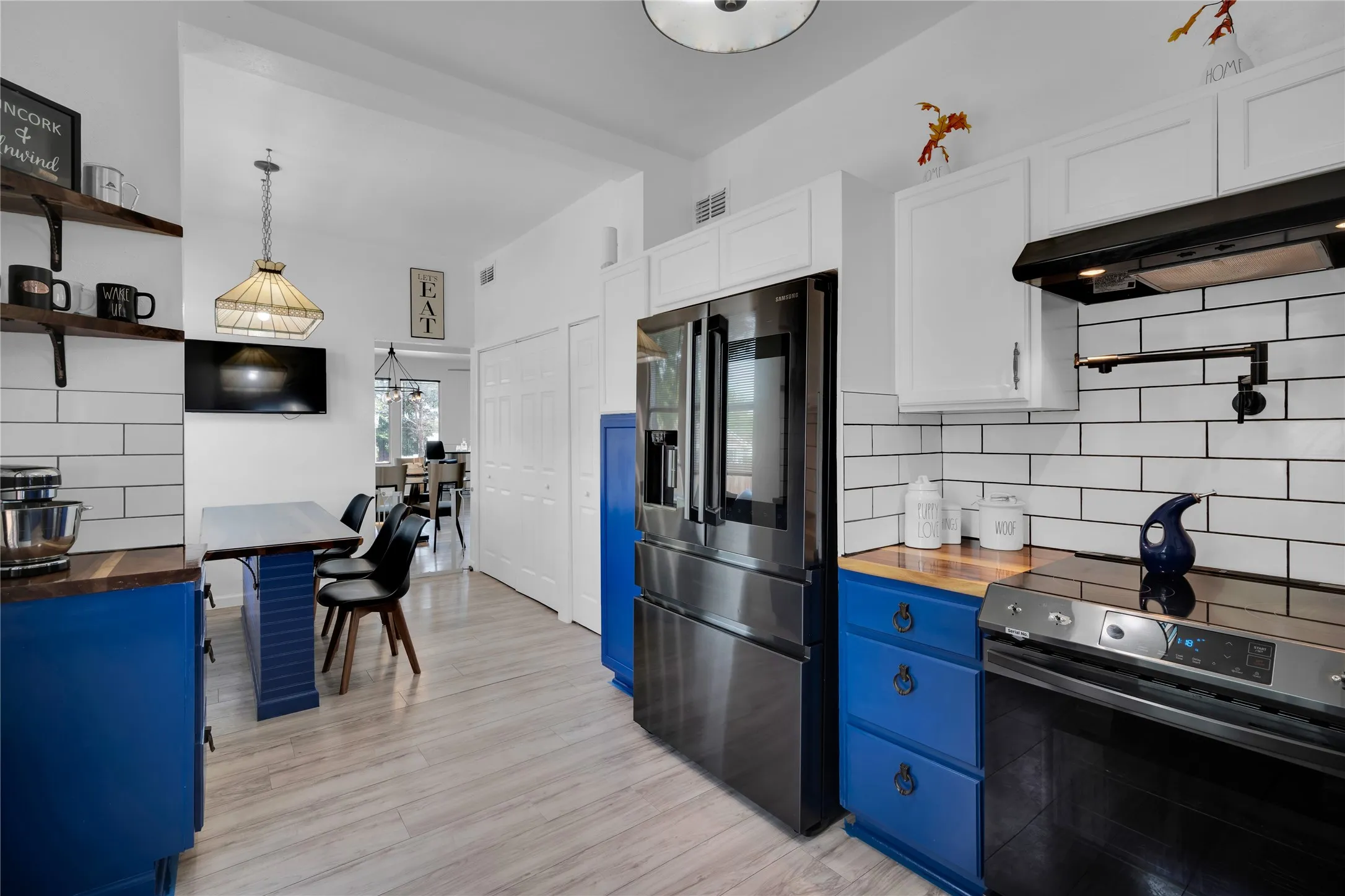 Single Family Residence For Sale in Montague County , 805 E Wise Street, Bowie, Texas 76230, 4 Bedrooms, 3 Bathrooms, Garage spaces, 2,976 Sqft, built in 1930, Price $395,000, mls#21352165, Real Estate Agent in Bowie, Homes For Sale in Montague county, Homes For Sale in Bowie, Realtor in Bowie Texas, Real Estate Brokerage Independent Realty Texas, Luminita Cordes Realtor