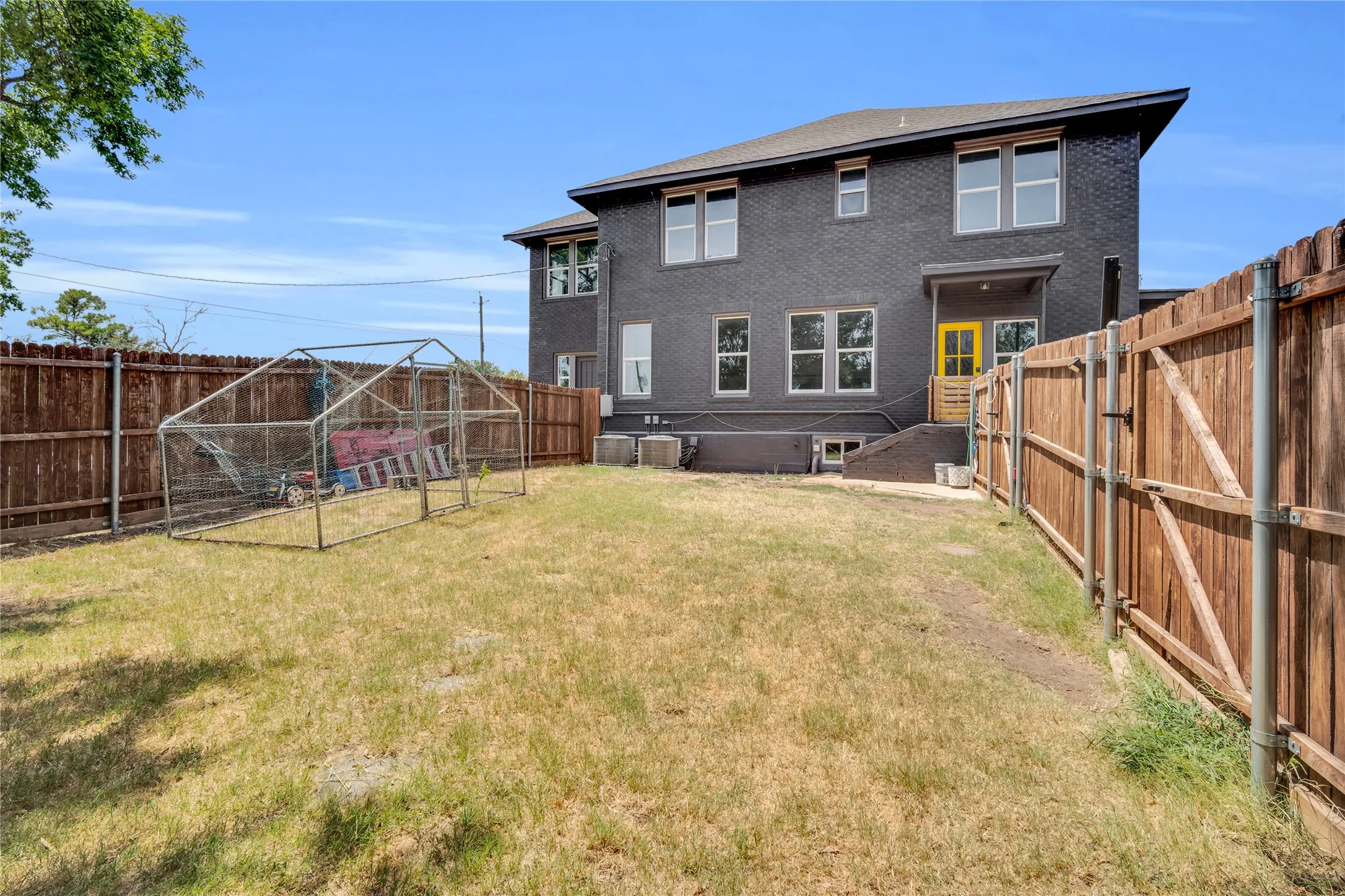 Single Family Residence For Sale in Montague County , 805 E Wise Street, Bowie, Texas 76230, 4 Bedrooms, 3 Bathrooms, Garage spaces, 2,976 Sqft, built in 1930, Price $395,000, mls#21352165, Real Estate Agent in Bowie, Homes For Sale in Montague county, Homes For Sale in Bowie, Realtor in Bowie Texas, Real Estate Brokerage Independent Realty Texas, Luminita Cordes Realtor