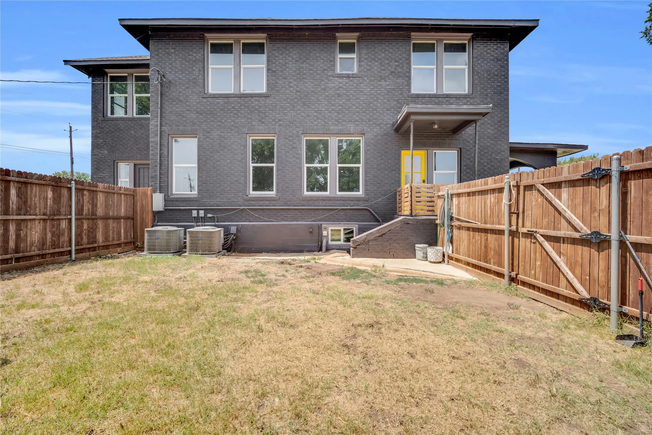 Single Family Residence For Sale in Montague County , 805 E Wise Street, Bowie, Texas 76230, 4 Bedrooms, 3 Bathrooms, Garage spaces, 2,976 Sqft, built in 1930, Price $395,000, mls#21352165, Real Estate Agent in Bowie, Homes For Sale in Montague county, Homes For Sale in Bowie, Realtor in Bowie Texas, Real Estate Brokerage Independent Realty Texas, Luminita Cordes Realtor