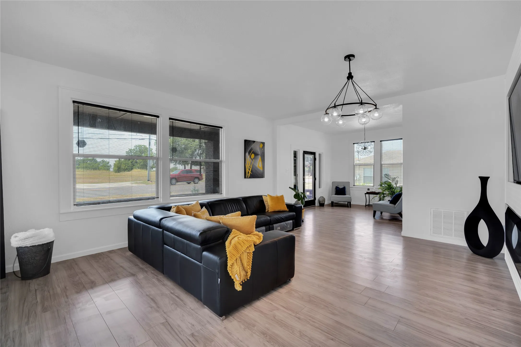 Single Family Residence For Sale in Montague County , 805 E Wise Street, Bowie, Texas 76230, 4 Bedrooms, 3 Bathrooms, Garage spaces, 2,976 Sqft, built in 1930, Price $395,000, mls#21352165, Real Estate Agent in Bowie, Homes For Sale in Montague county, Homes For Sale in Bowie, Realtor in Bowie Texas, Real Estate Brokerage Independent Realty Texas, Luminita Cordes Realtor