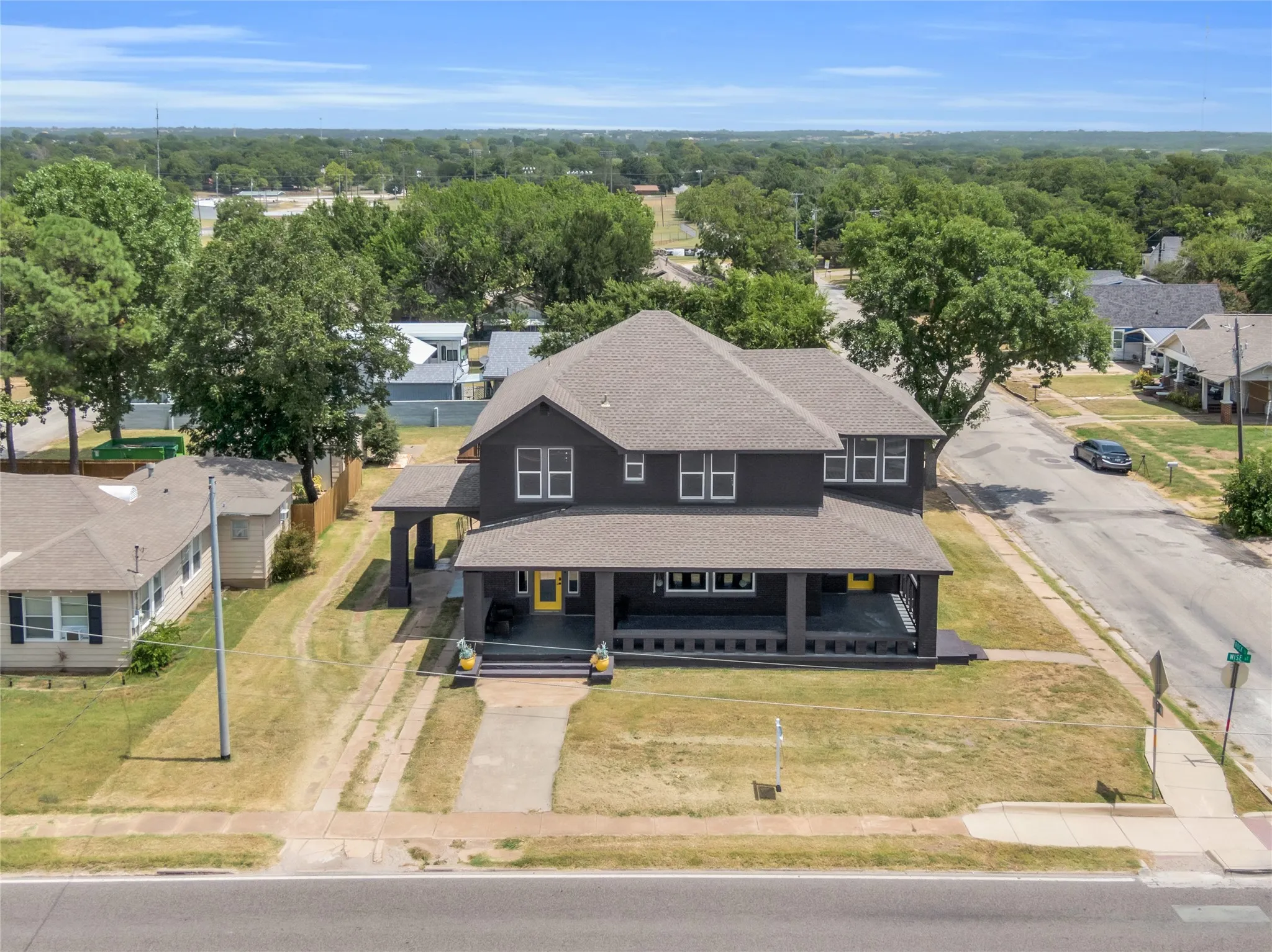 Single Family Residence For Sale in Montague County , 805 E Wise Street, Bowie, Texas 76230, 4 Bedrooms, 3 Bathrooms, Garage spaces, 2,976 Sqft, built in 1930, Price $395,000, mls#21352165, Real Estate Agent in Bowie, Homes For Sale in Montague county, Homes For Sale in Bowie, Realtor in Bowie Texas, Real Estate Brokerage Independent Realty Texas, Luminita Cordes Realtor
