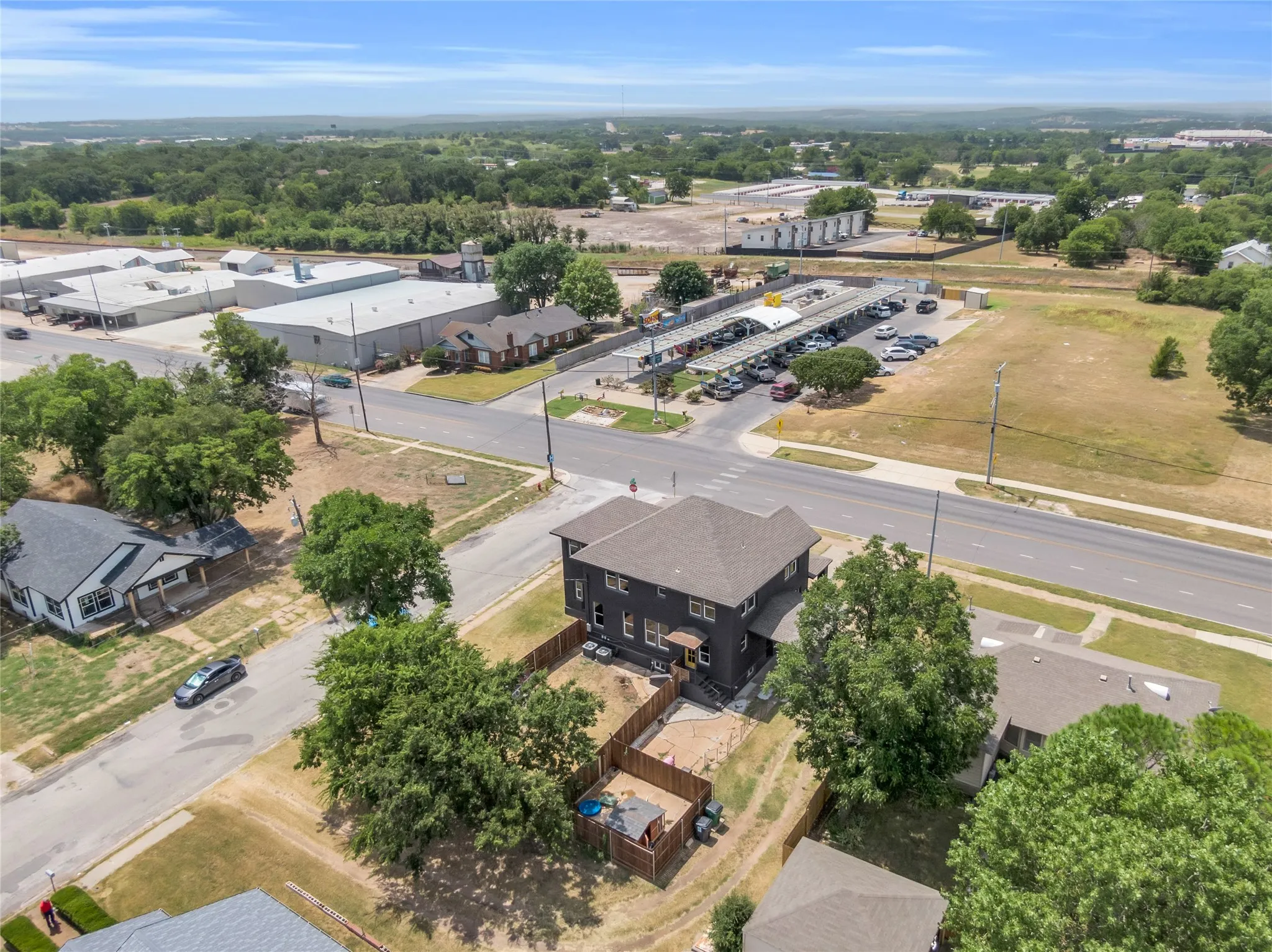 Single Family Residence For Sale in Montague County , 805 E Wise Street, Bowie, Texas 76230, 4 Bedrooms, 3 Bathrooms, Garage spaces, 2,976 Sqft, built in 1930, Price $395,000, mls#21352165, Real Estate Agent in Bowie, Homes For Sale in Montague county, Homes For Sale in Bowie, Realtor in Bowie Texas, Real Estate Brokerage Independent Realty Texas, Luminita Cordes Realtor