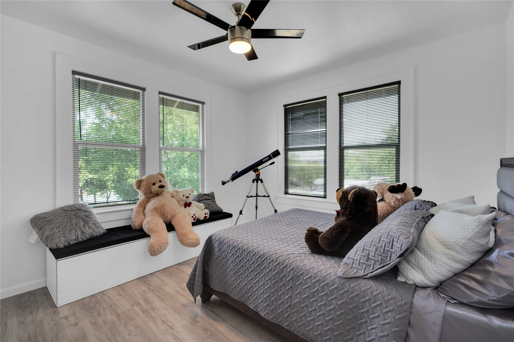 Single Family Residence For Sale in Montague County , 805 E Wise Street, Bowie, Texas 76230, 4 Bedrooms, 3 Bathrooms, Garage spaces, 2,976 Sqft, built in 1930, Price $395,000, mls#21352165, Real Estate Agent in Bowie, Homes For Sale in Montague county, Homes For Sale in Bowie, Realtor in Bowie Texas, Real Estate Brokerage Independent Realty Texas, Luminita Cordes Realtor
